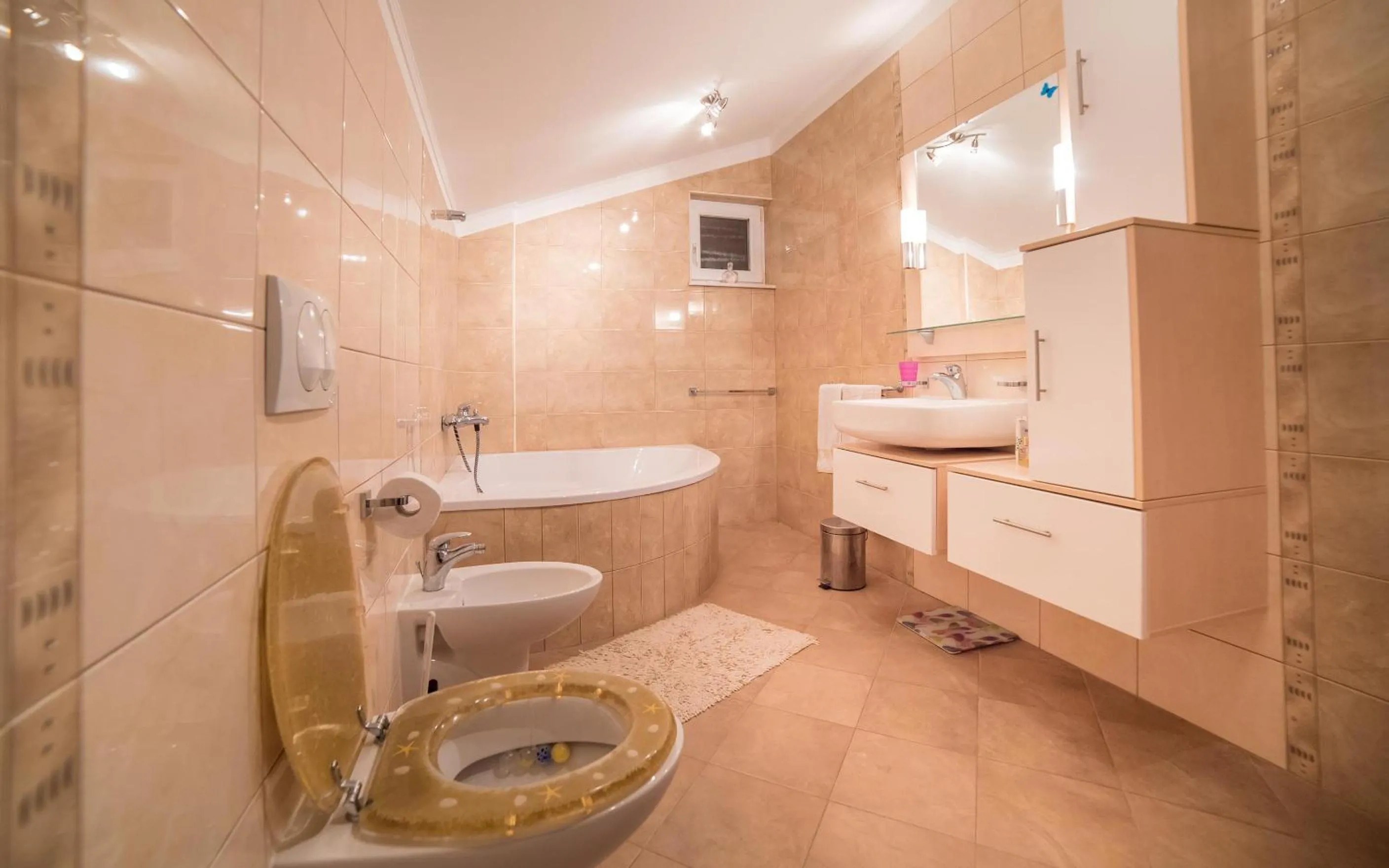 Area and facilities in Captain's Apartment