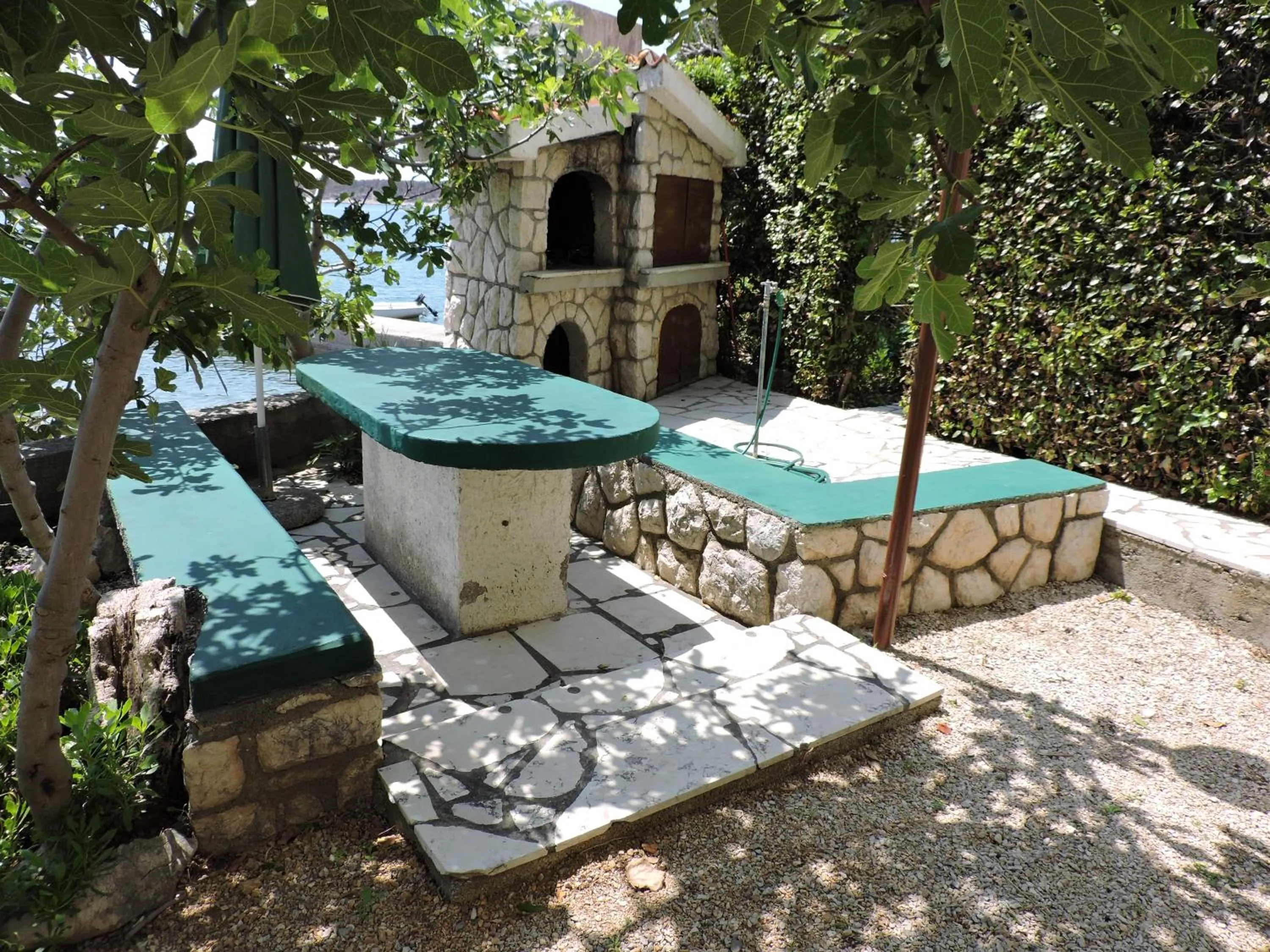 BBQ facilities in Captain's Apartment