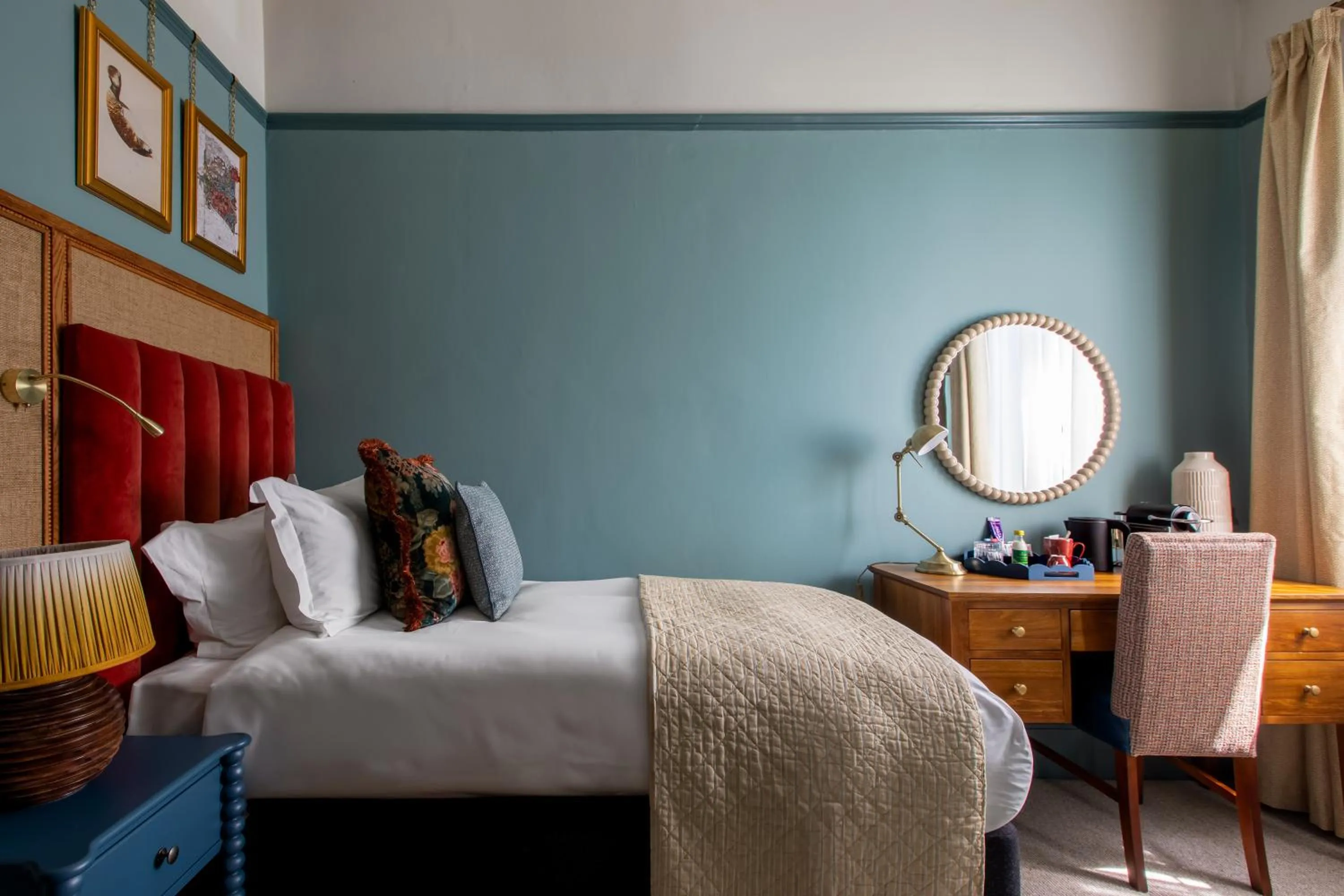 Bedroom, Bed in Red Lion Hotel