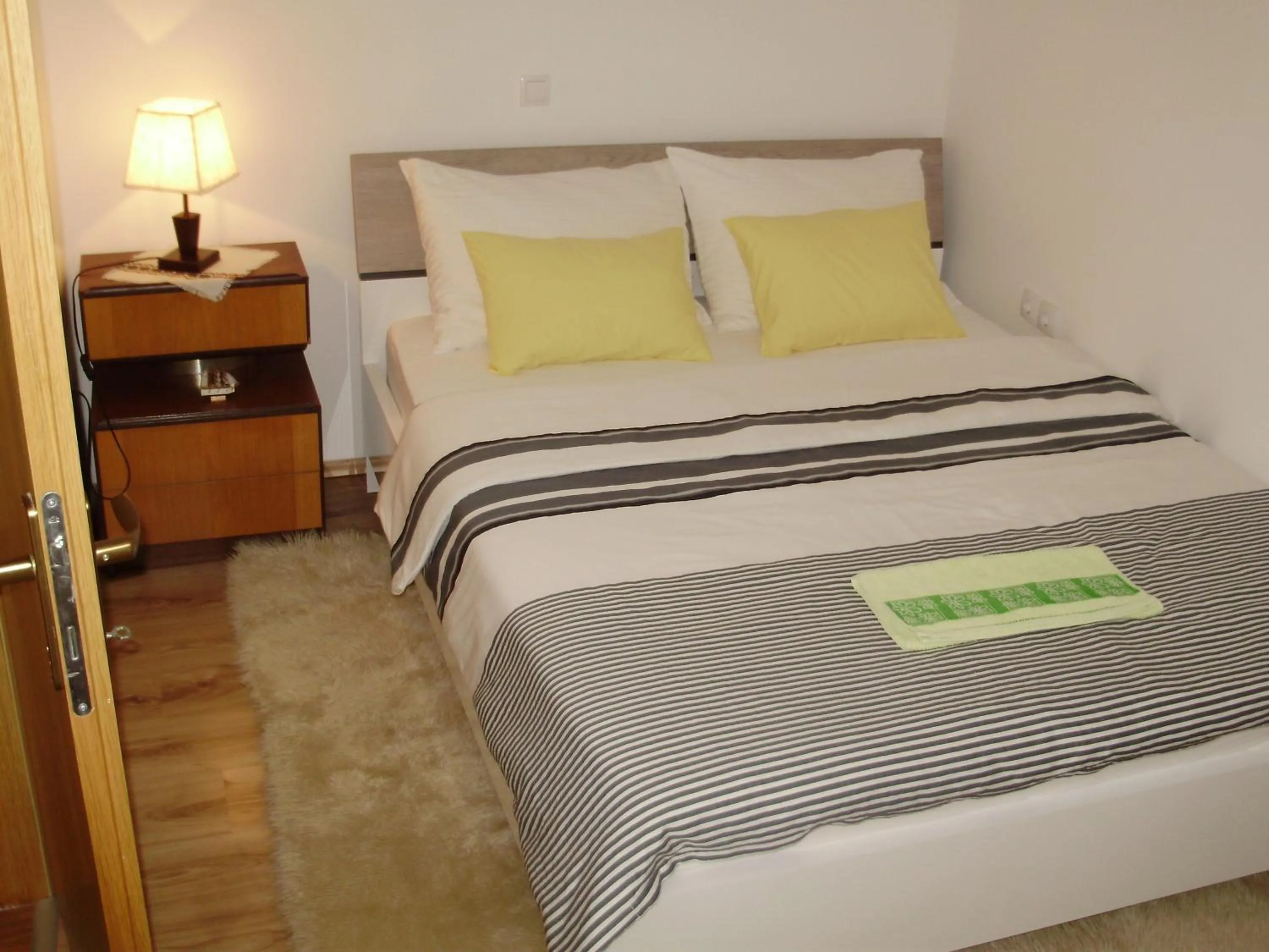 Bed in Apartment Maximilian-free parking!!!