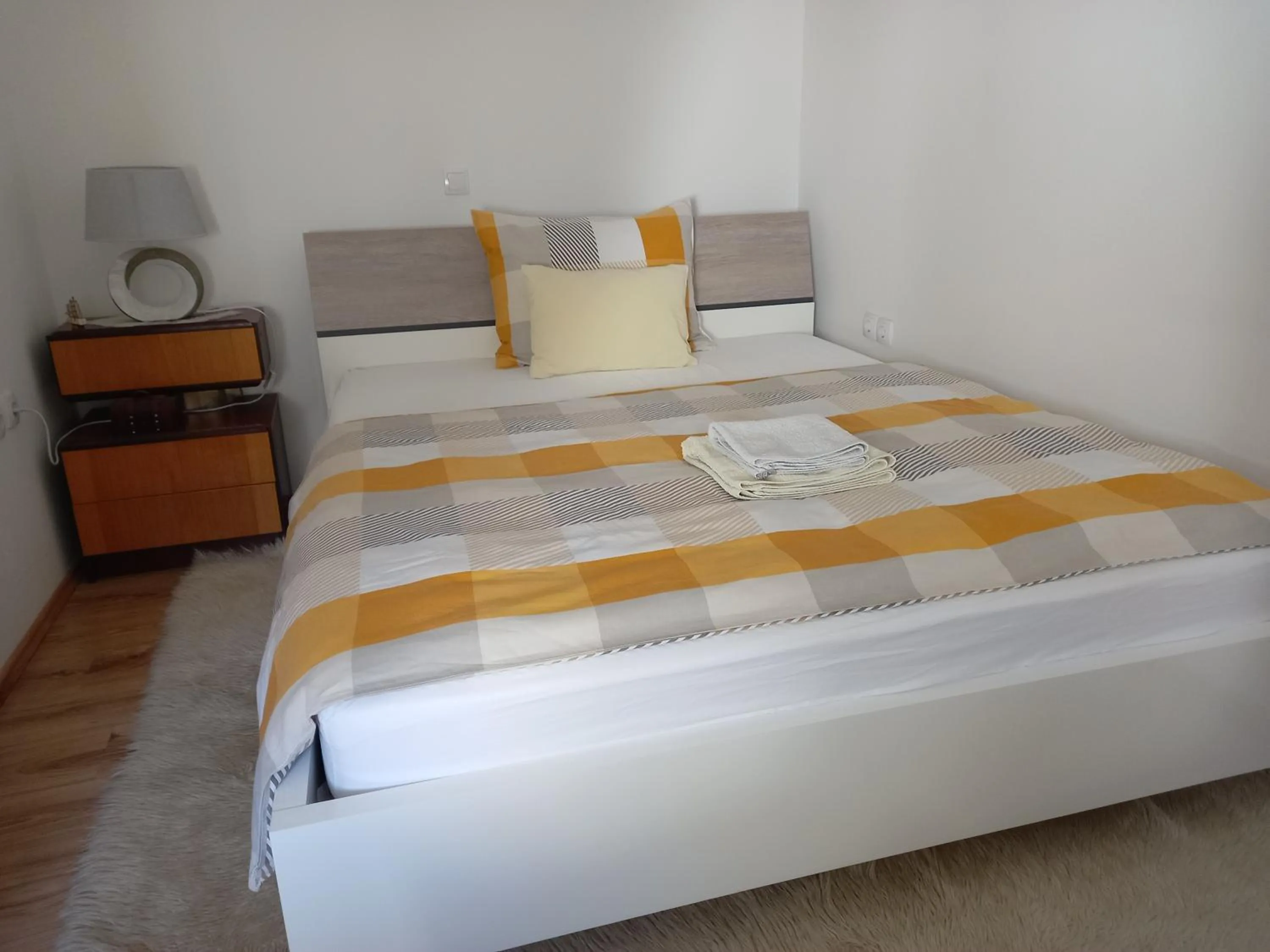 Bed in Apartment Maximilian-free parking!!!