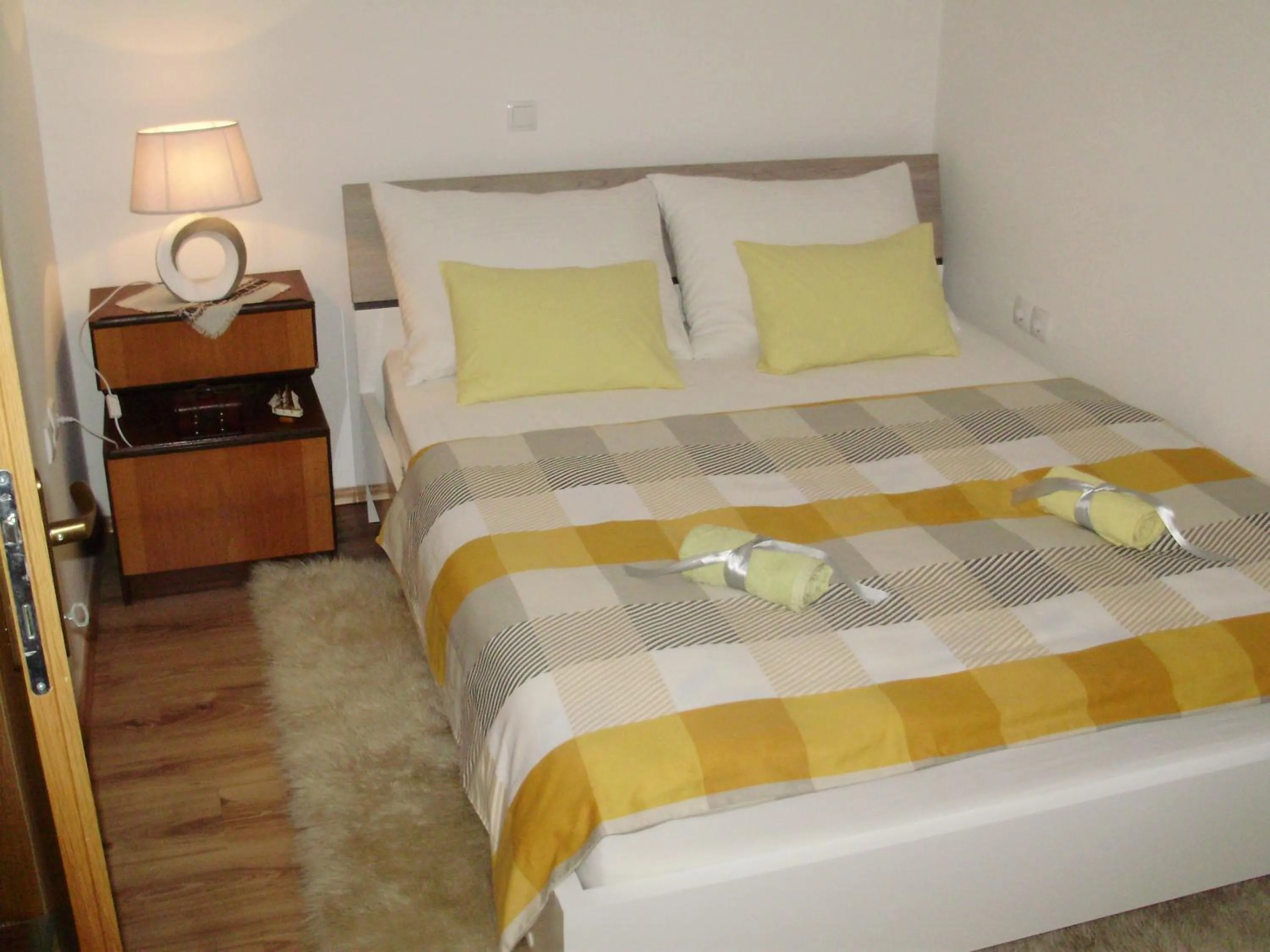 Bed in Apartment Maximilian-free parking!!!