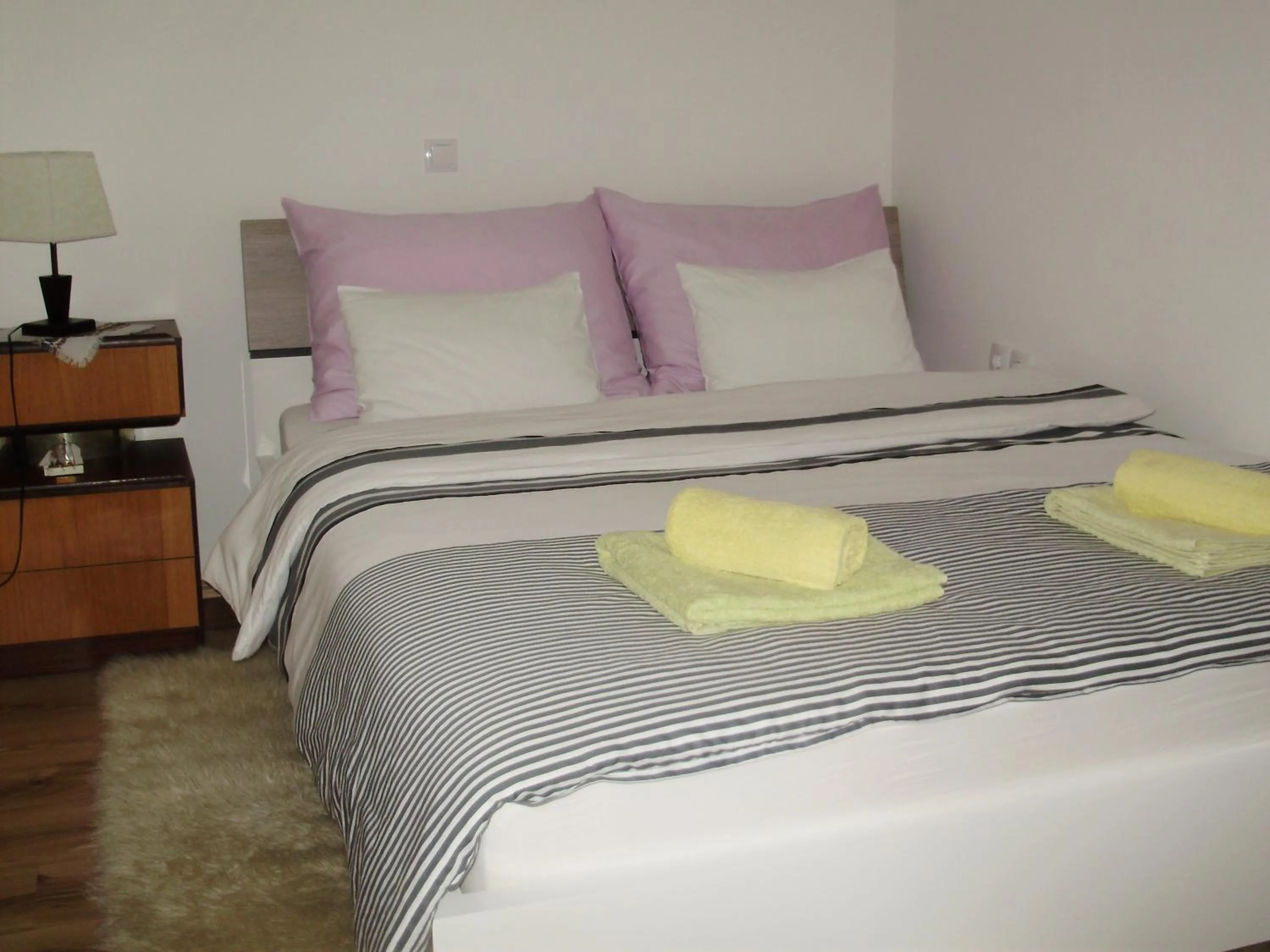 Bed in Apartment Maximilian-free parking!!!
