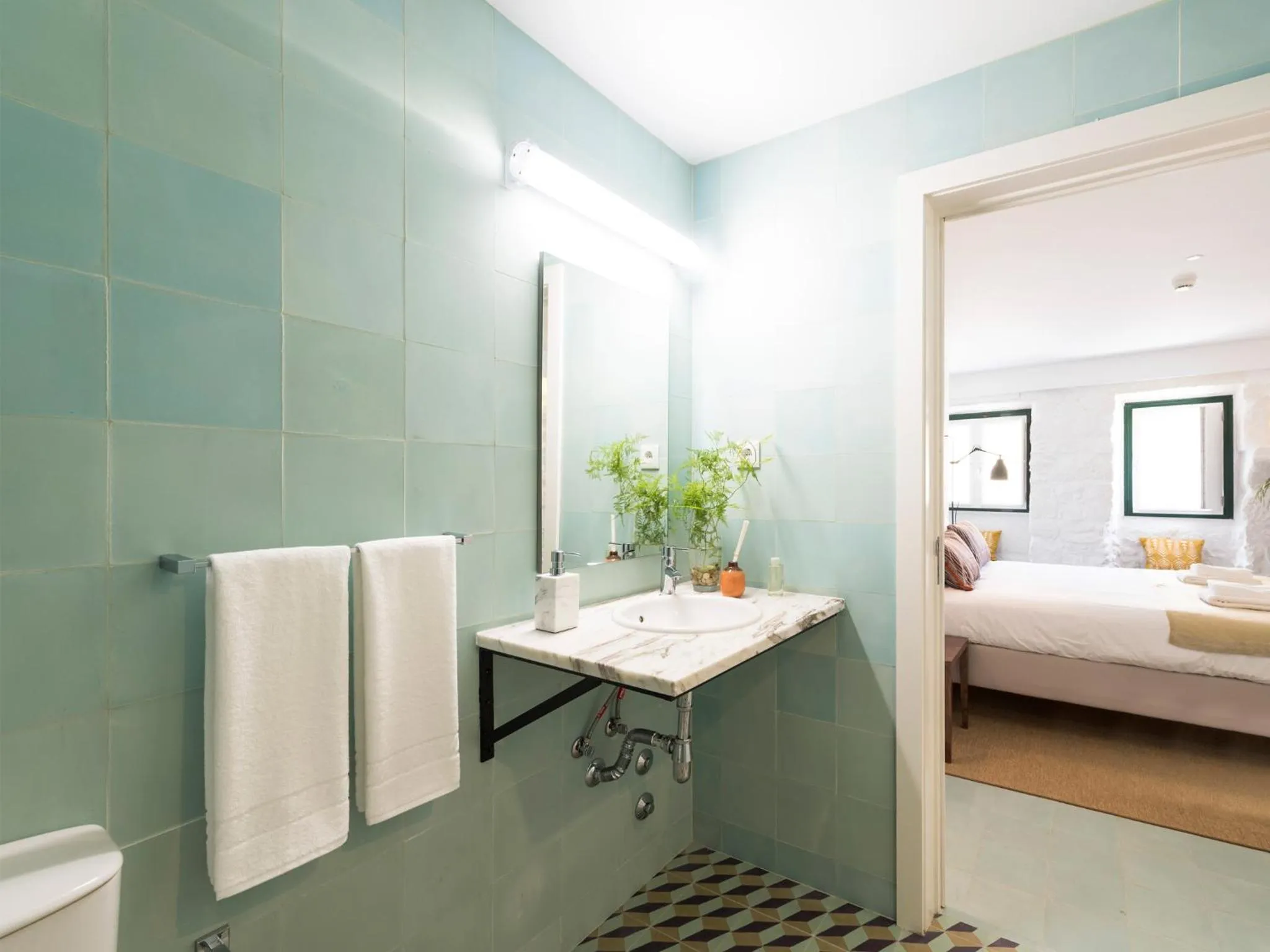 Bathroom, Bed in Arco Apartments