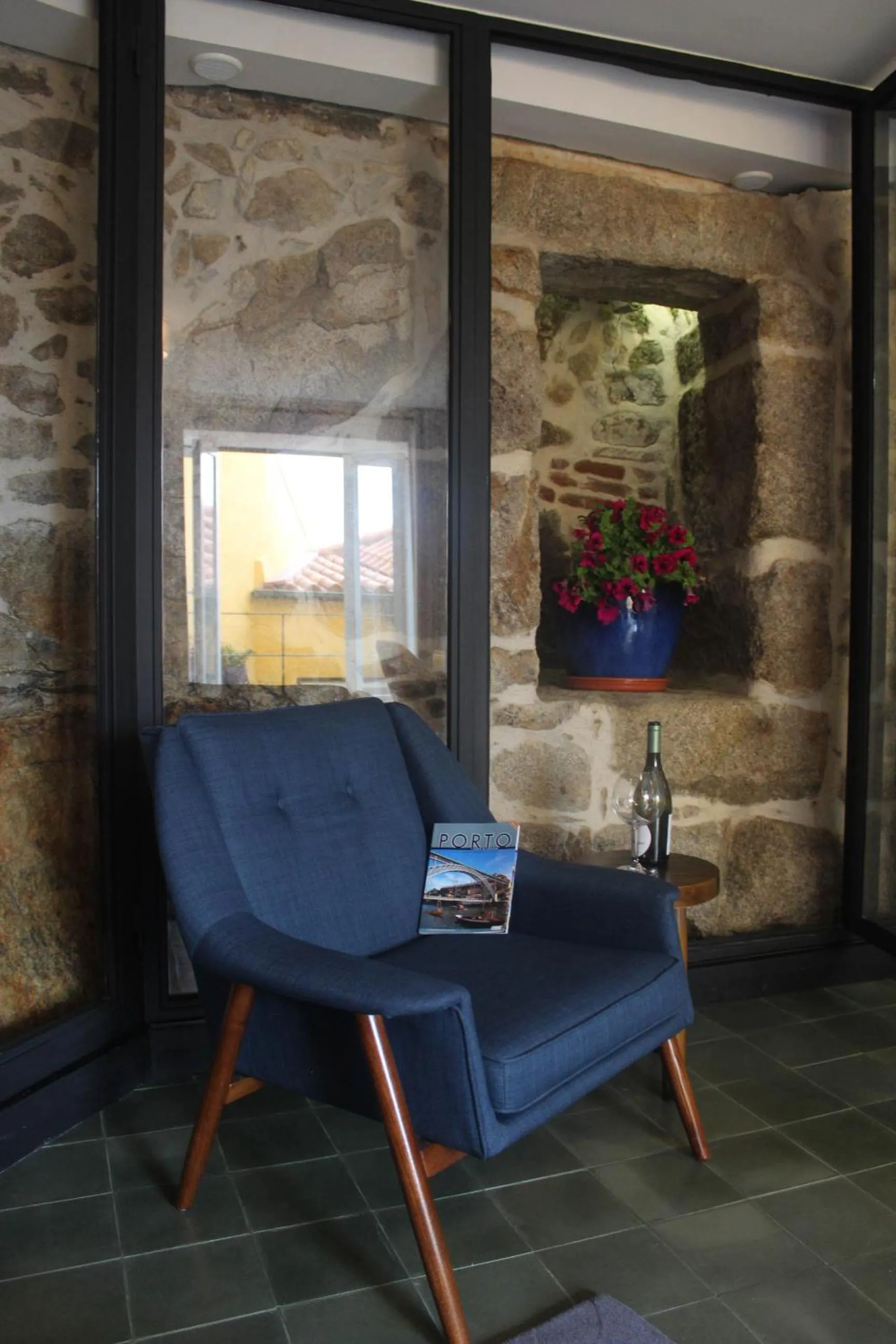 Decorative detail in Arco Apartments