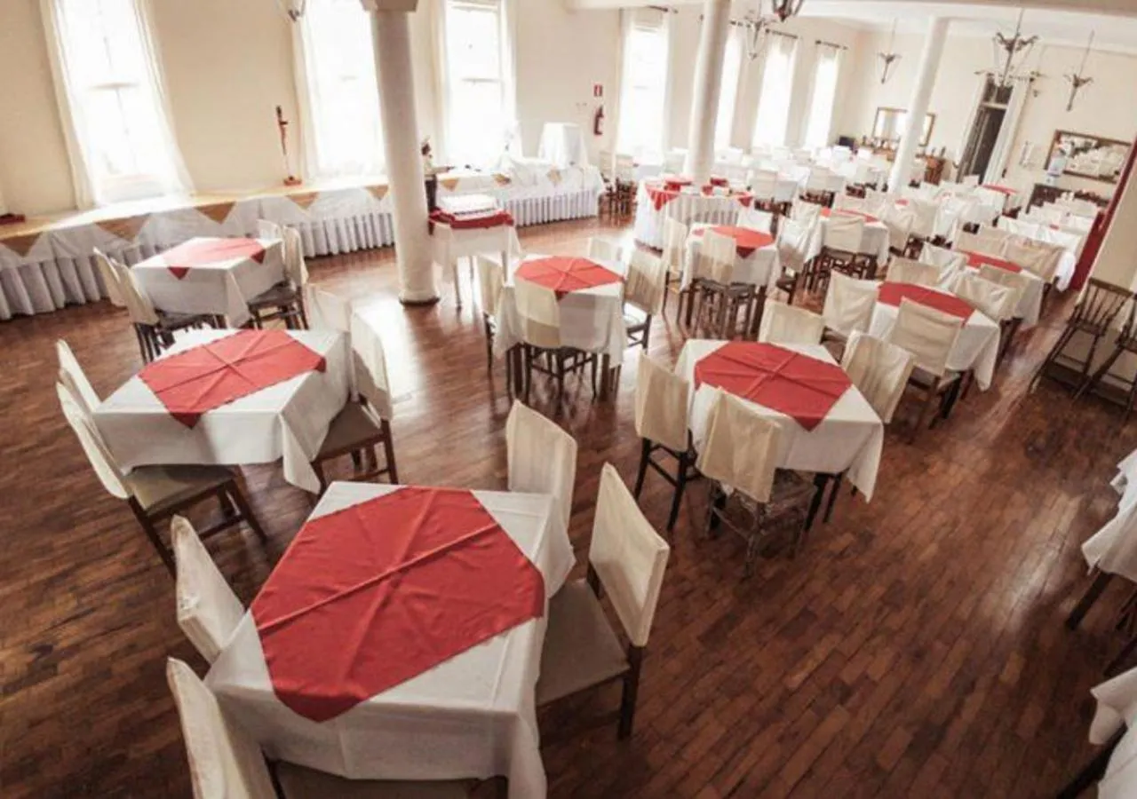 Restaurant/places to eat in MOVA Hotel D'oeste - Localizado em frente a Praça Principal da Cidade, na área Central - Pé na Praça