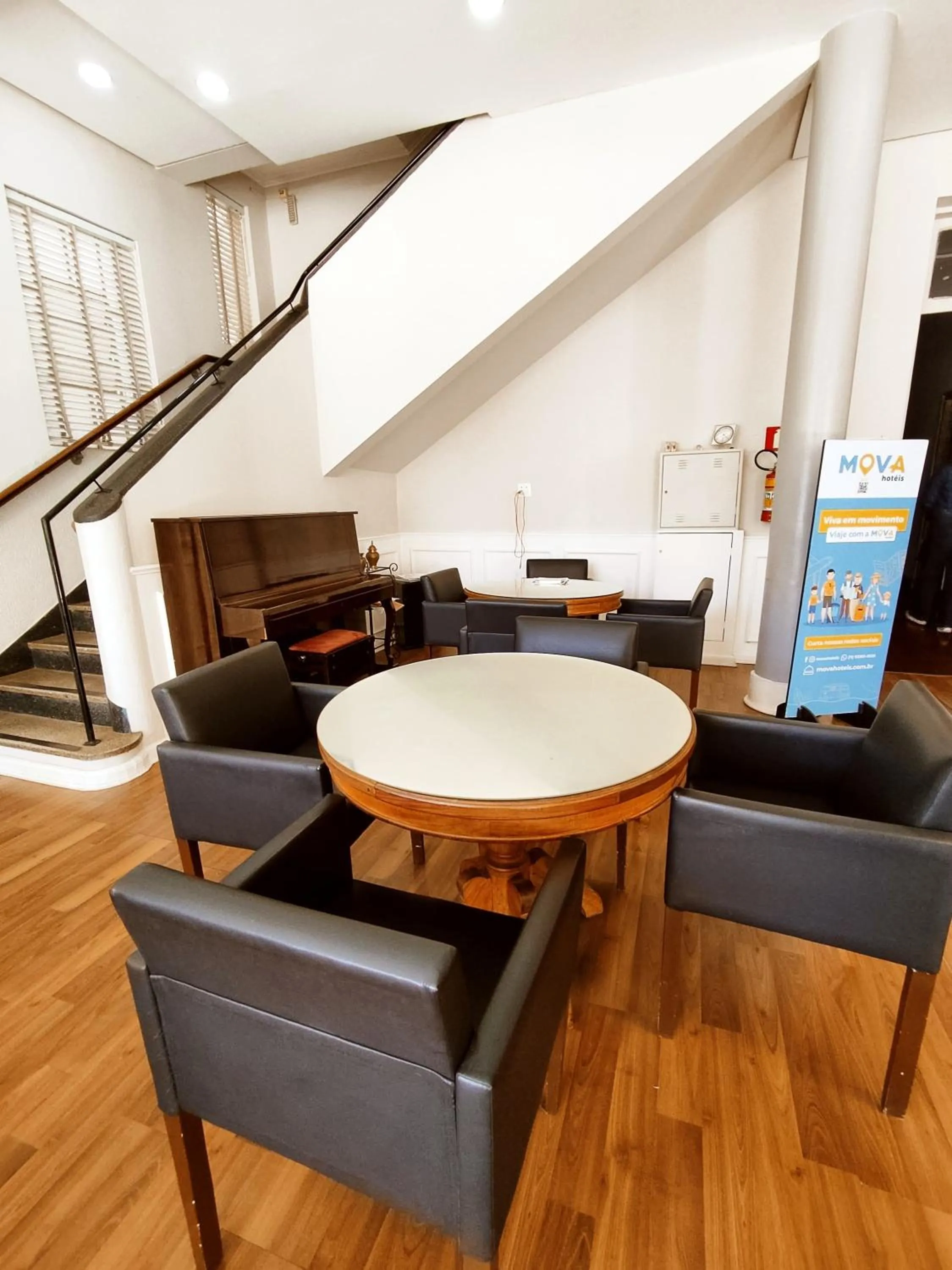 Lobby or reception in MOVA Hotel D'oeste - Localizado em frente a Praça Principal da Cidade, na área Central - Pé na Praça