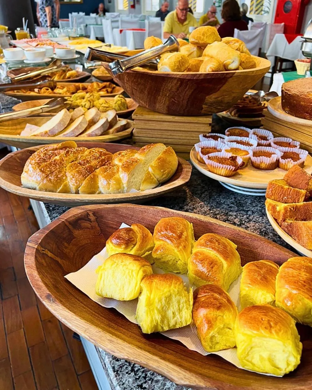 Buffet breakfast in MOVA Hotel D'oeste - Localizado em frente a Praça Principal da Cidade, na área Central - Pé na Praça