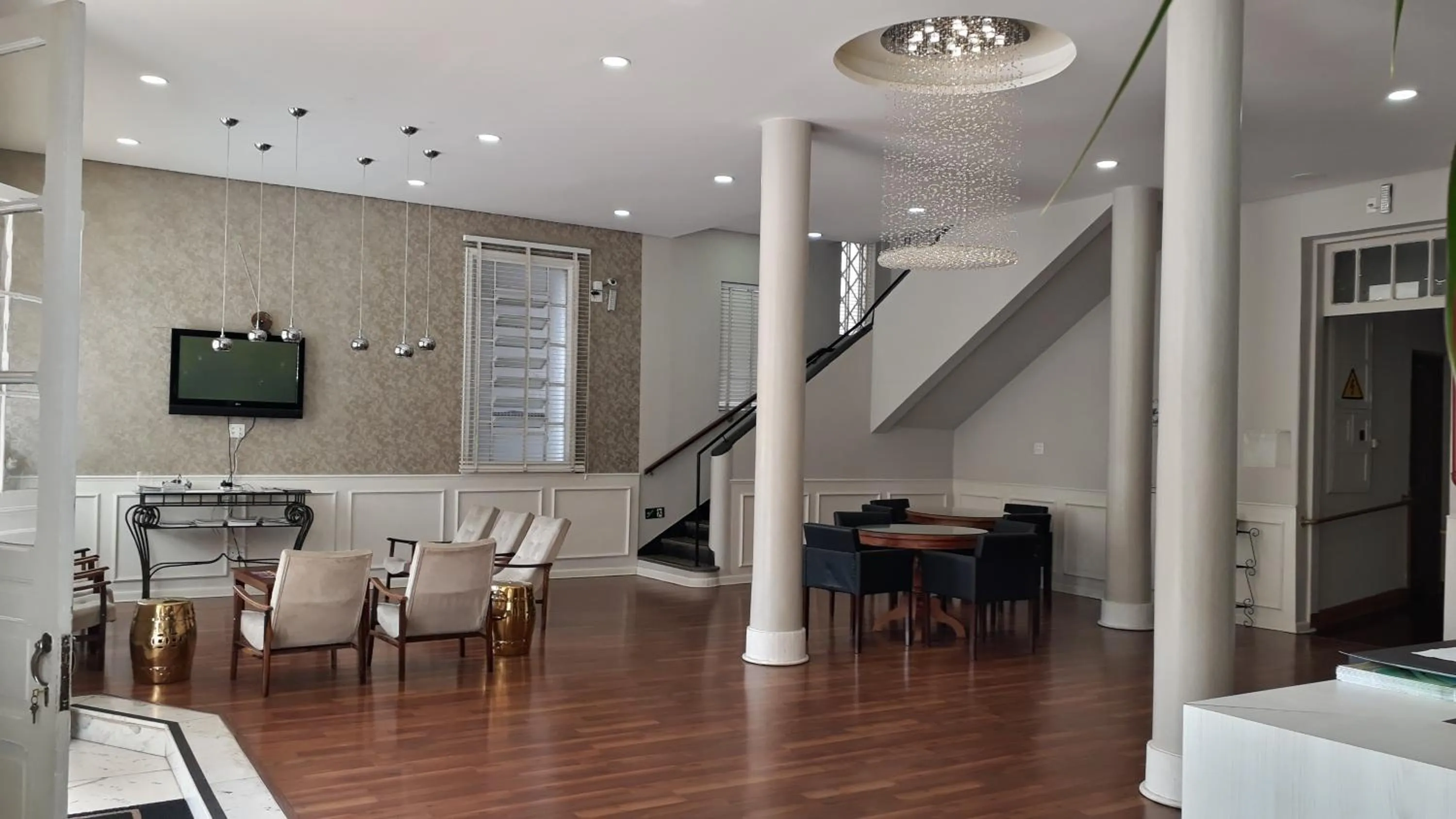 Facade/entrance in MOVA Hotel D'oeste - Localizado em frente a Praça Principal da Cidade, na área Central - Pé na Praça