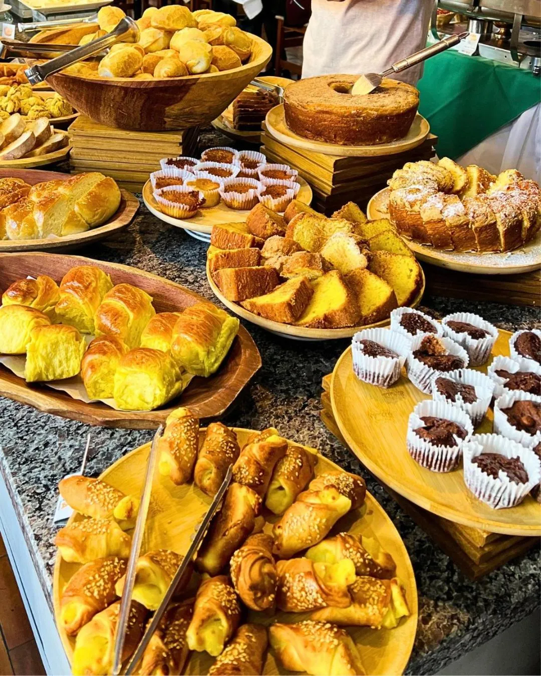 Buffet breakfast in MOVA Hotel D'oeste - Localizado em frente a Praça Principal da Cidade, na área Central - Pé na Praça