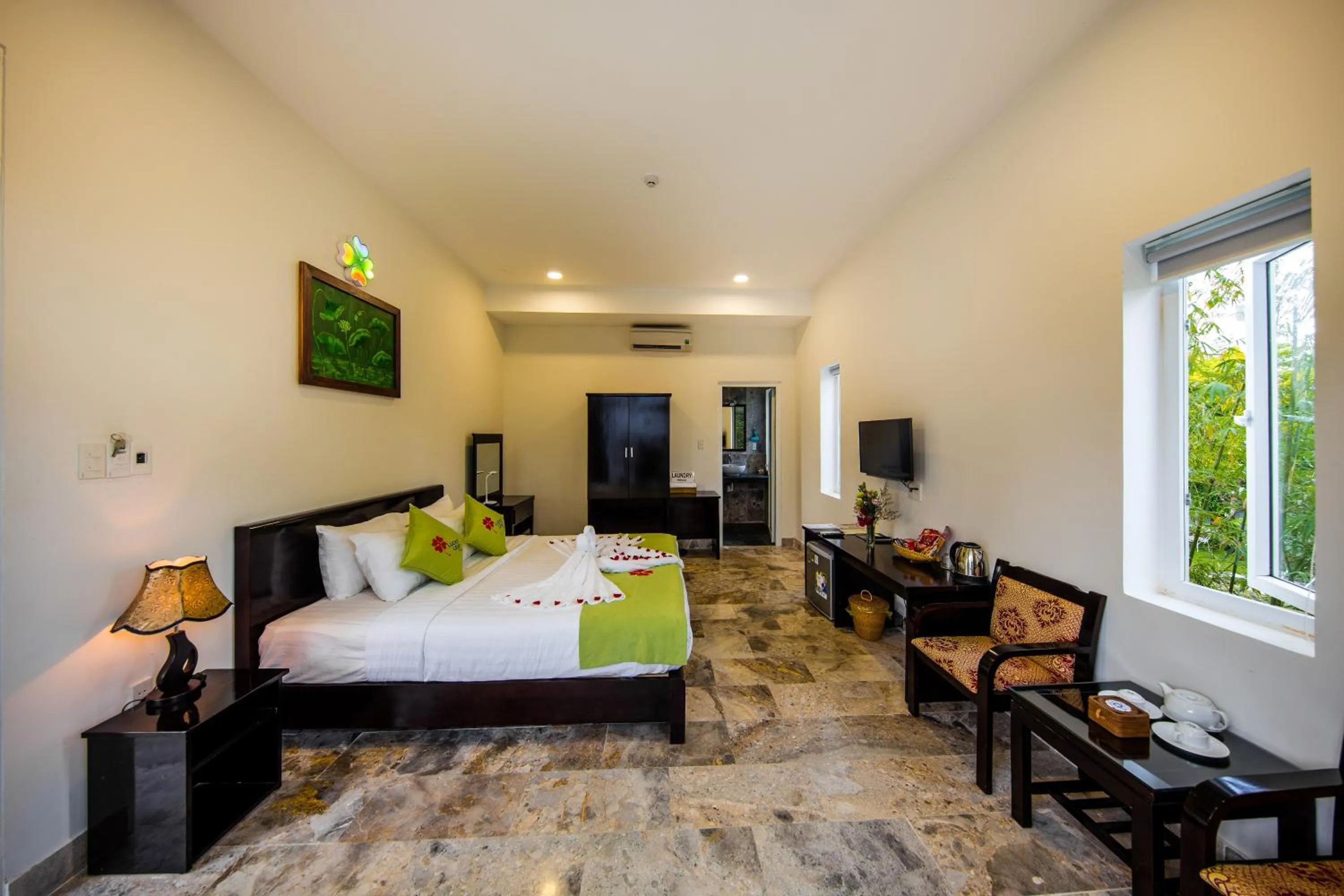 Bed in Lucky Leaf Hoian Villa