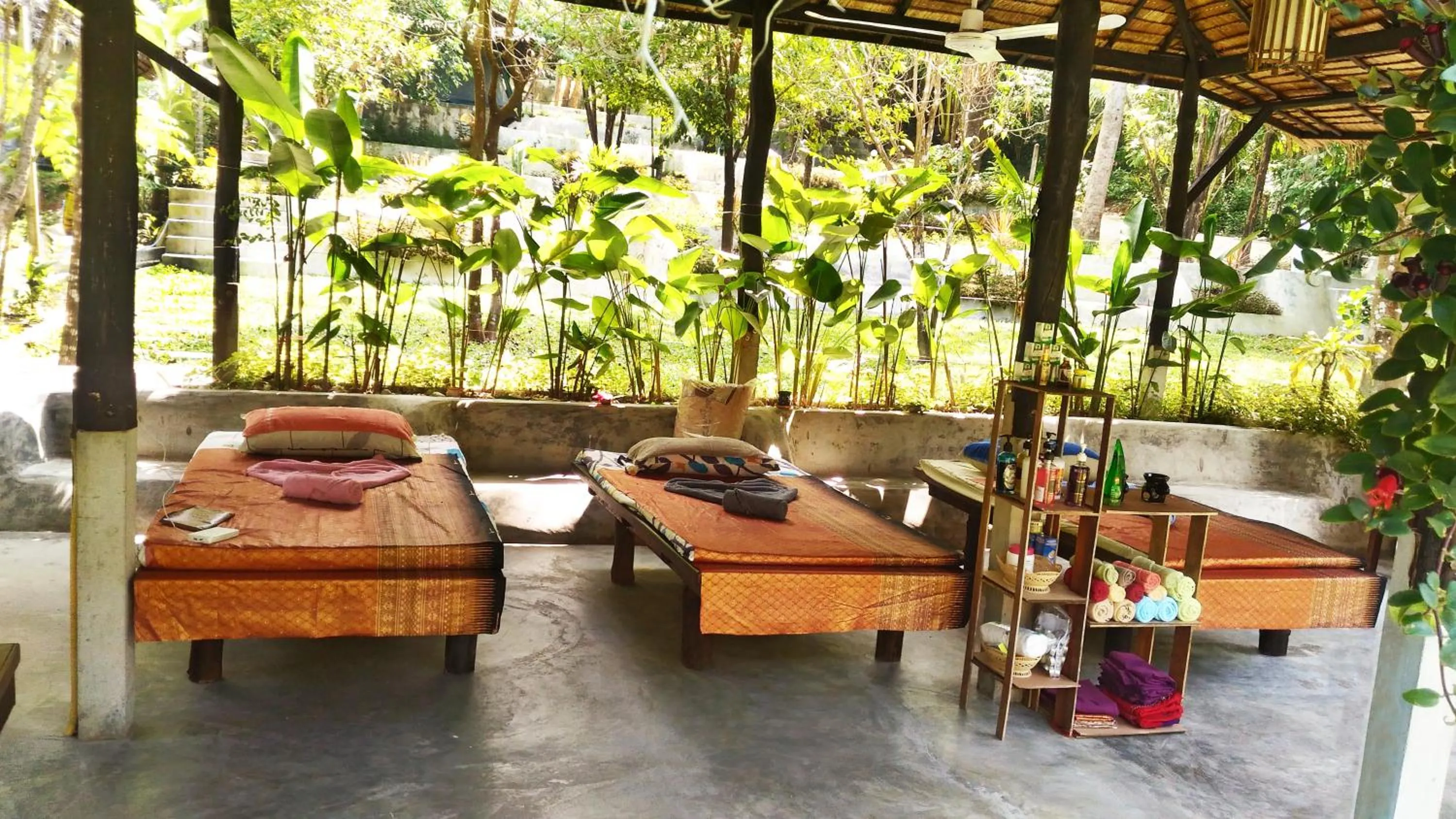 Massage in Flower Power Farm Village