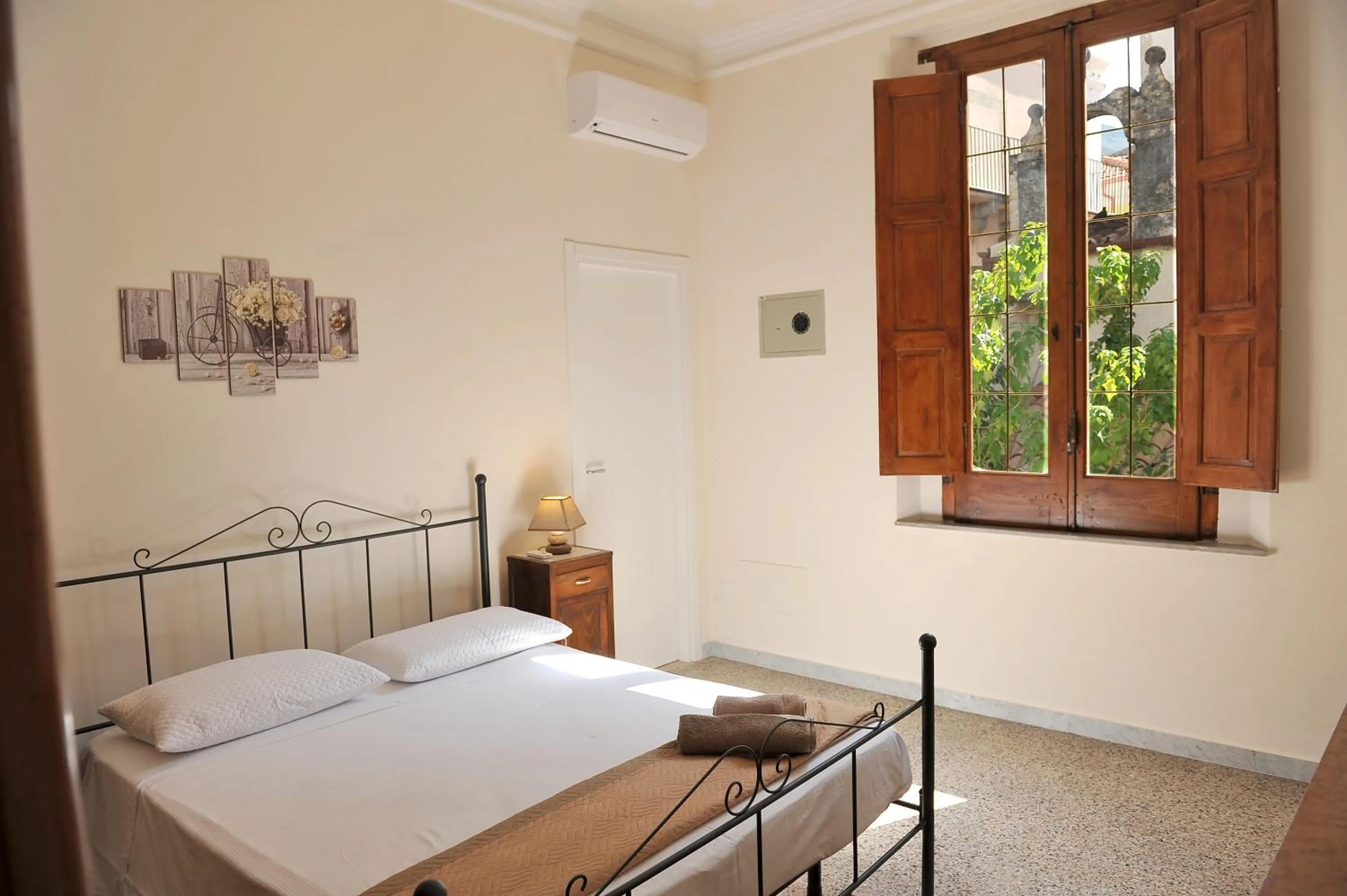 Photo of the whole room, Bed in B&B Rosy