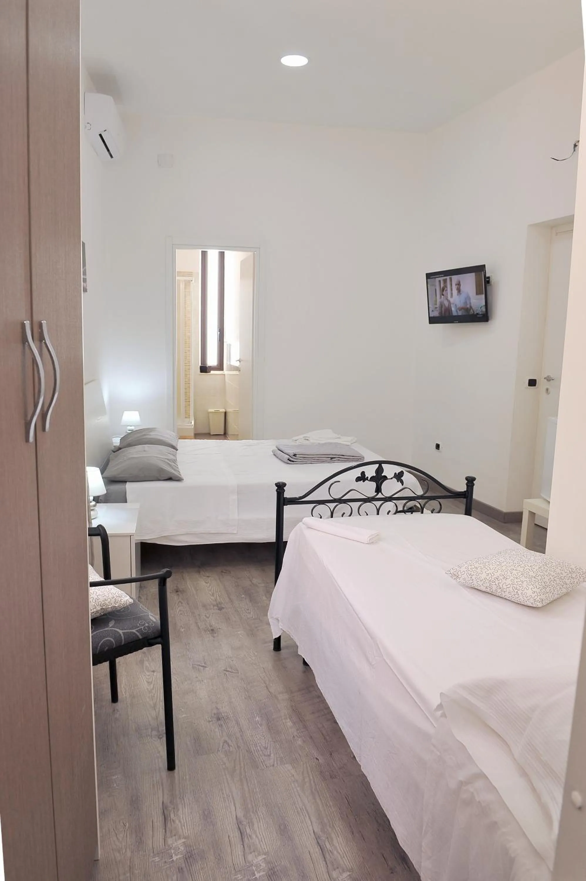 Photo of the whole room, Bed in B&B Rosy