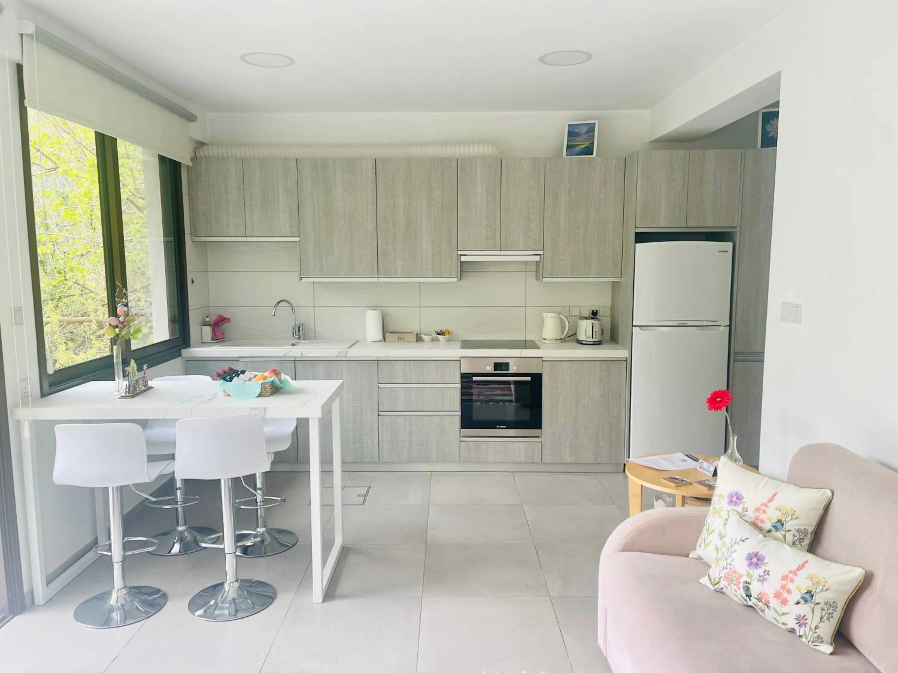 Kitchen or kitchenette in Riverside Suite