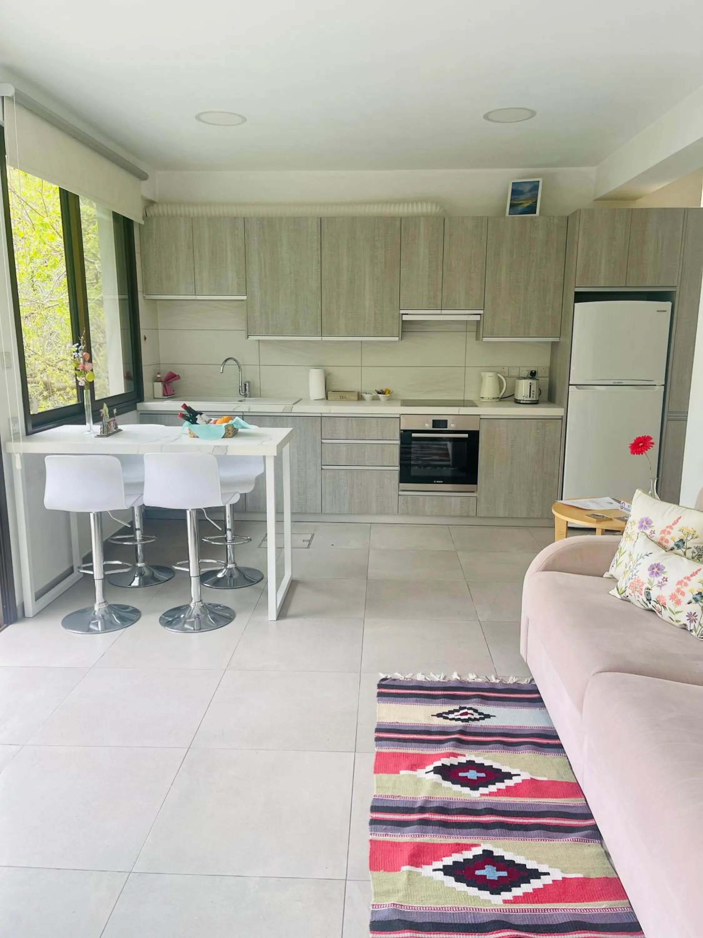 Kitchen or kitchenette in Riverside Suite
