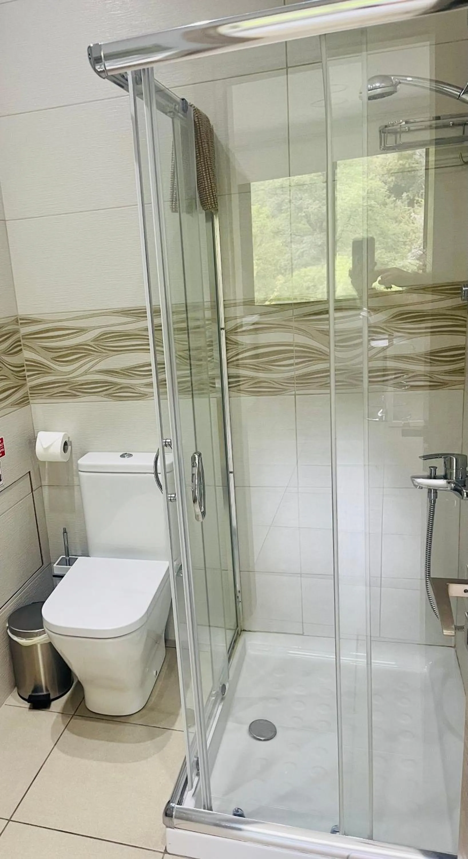 Shower in Riverside Suite