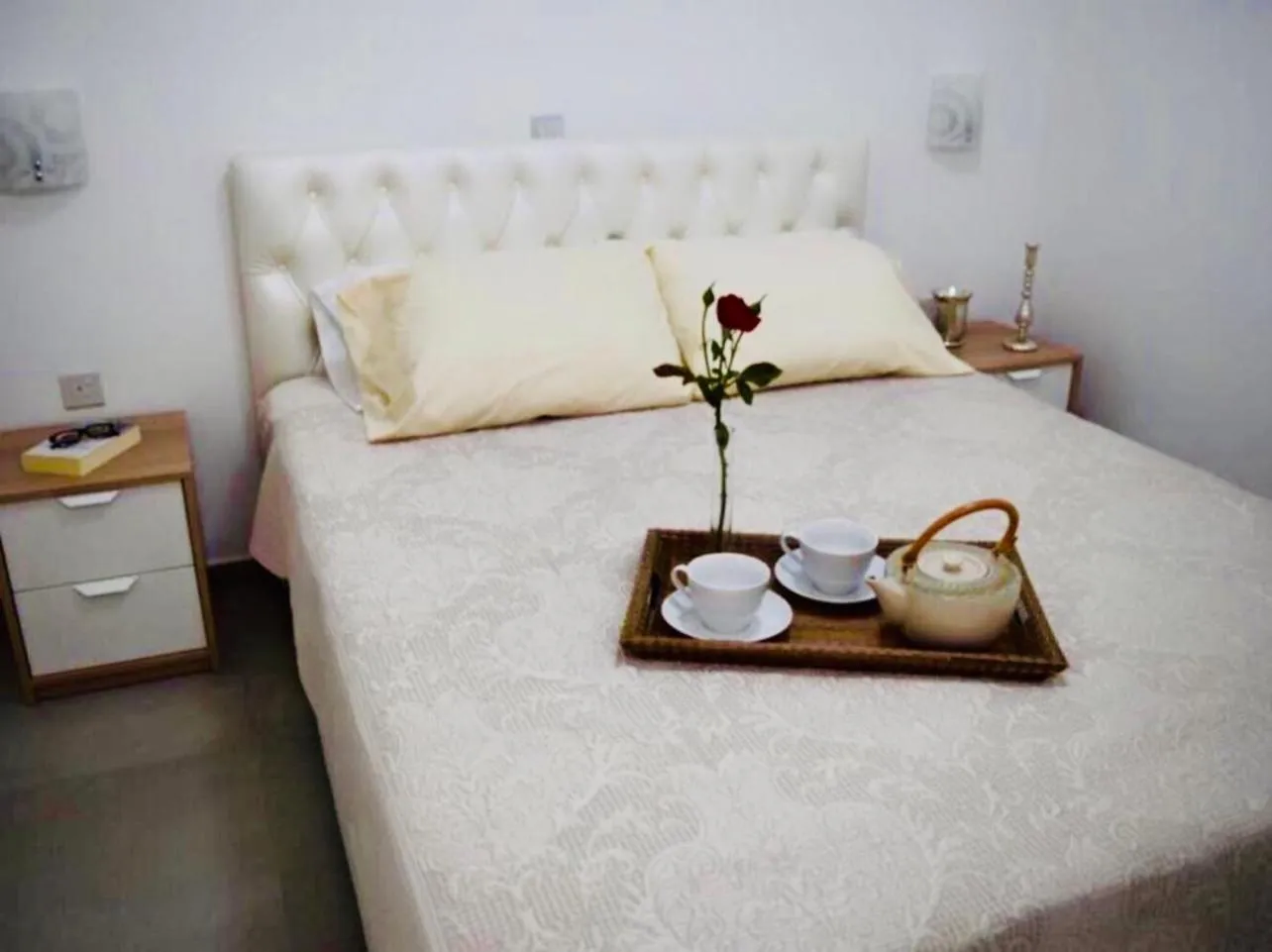 Bedroom, Bed in Riverside Suite