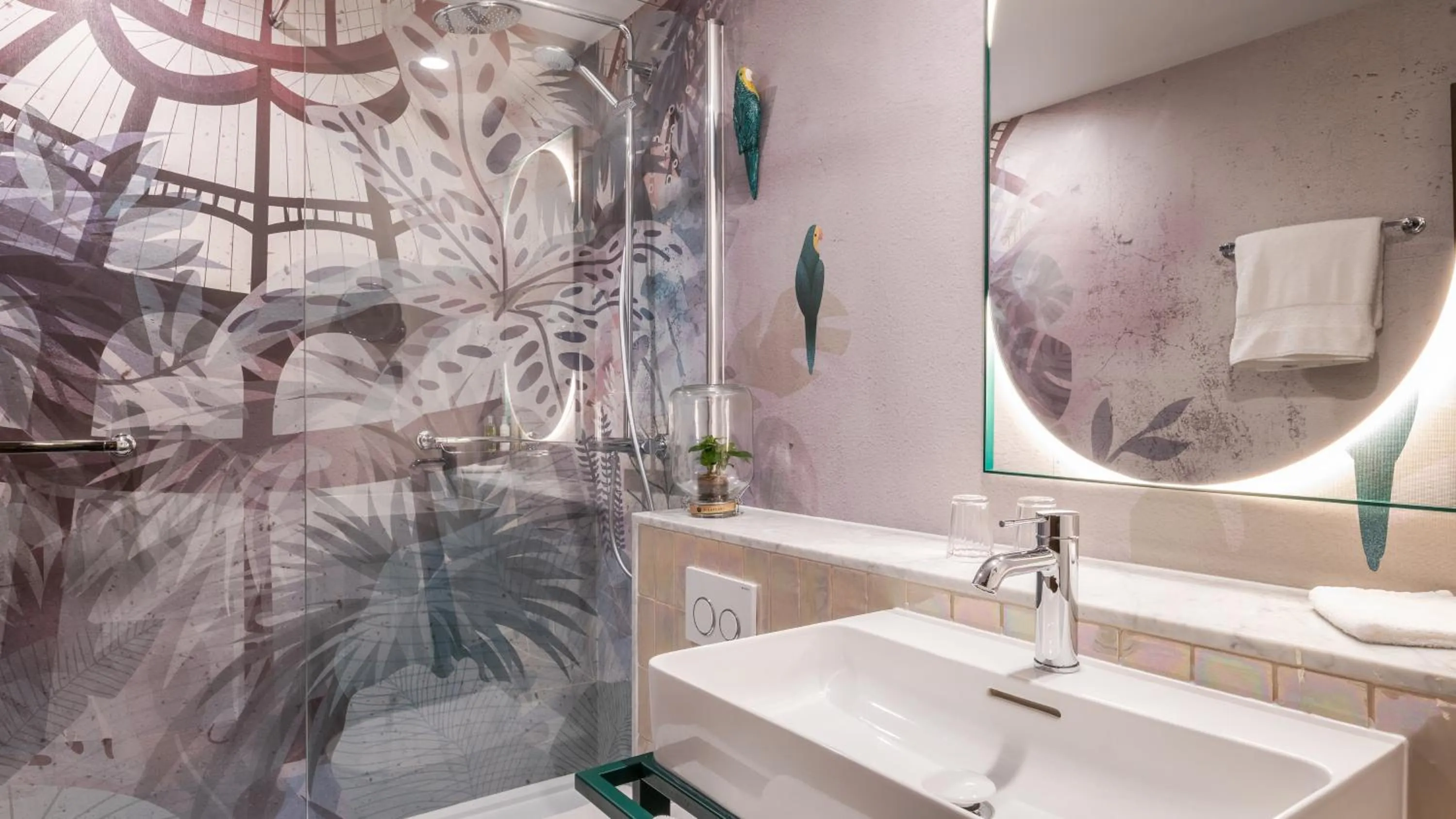 Bathroom in Hotel Indigo Brussels - City by IHG