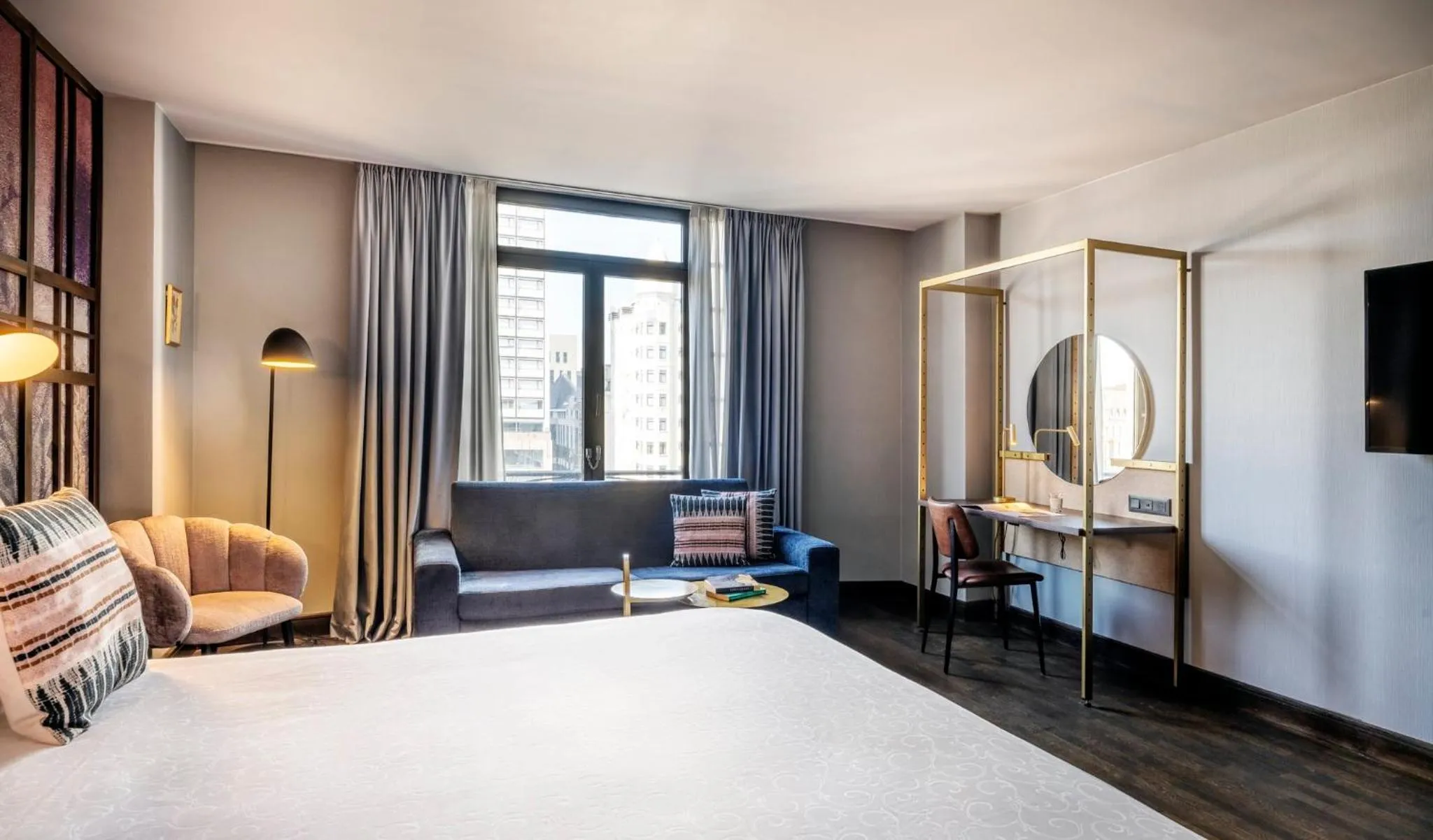 Photo of the whole room, Bed in Hotel Indigo Brussels - City by IHG