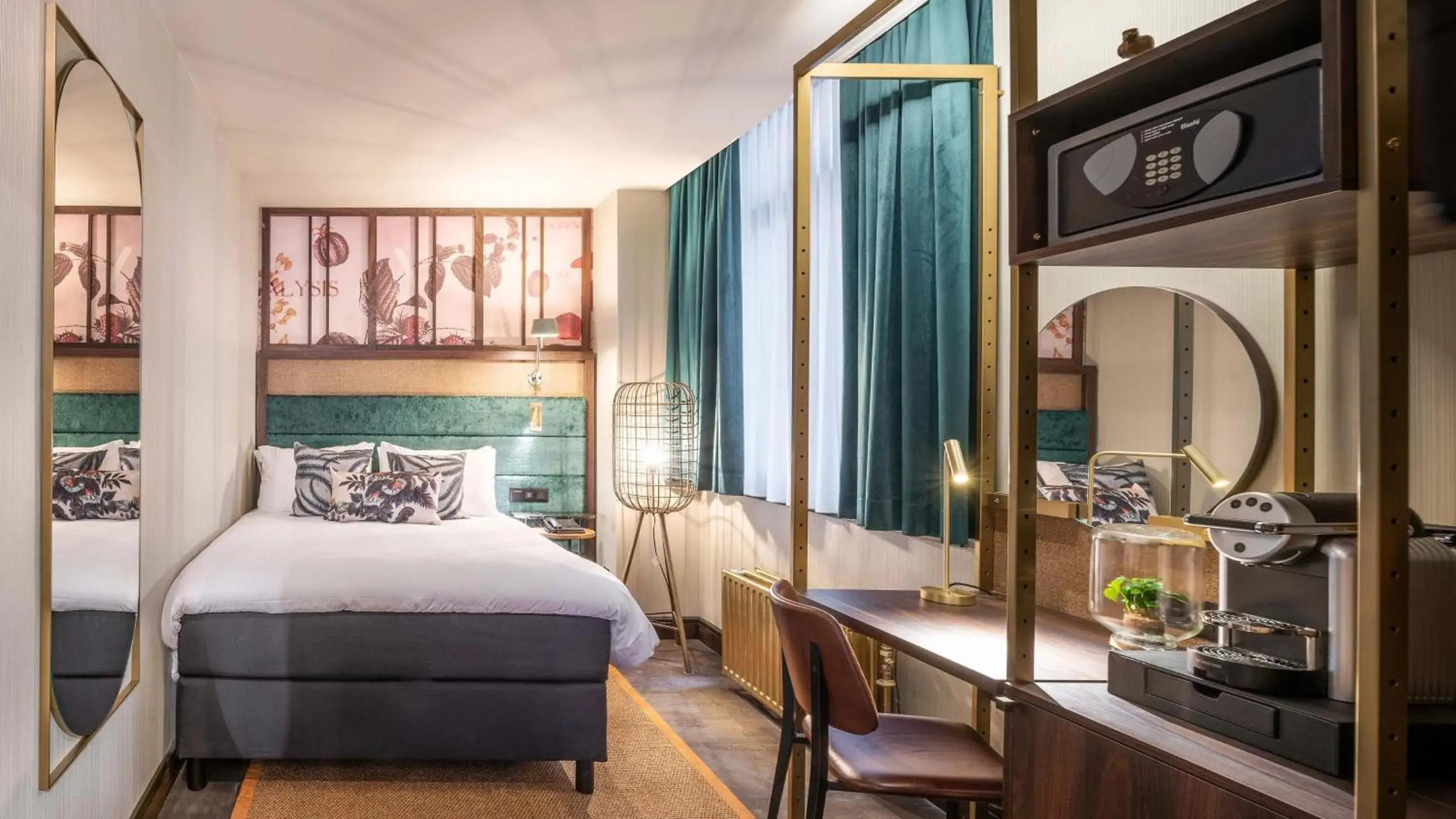 Photo of the whole room, Bed in Hotel Indigo Brussels - City by IHG Photo of the whole room, Bed in Hotel Indigo Brussels - City by IHG