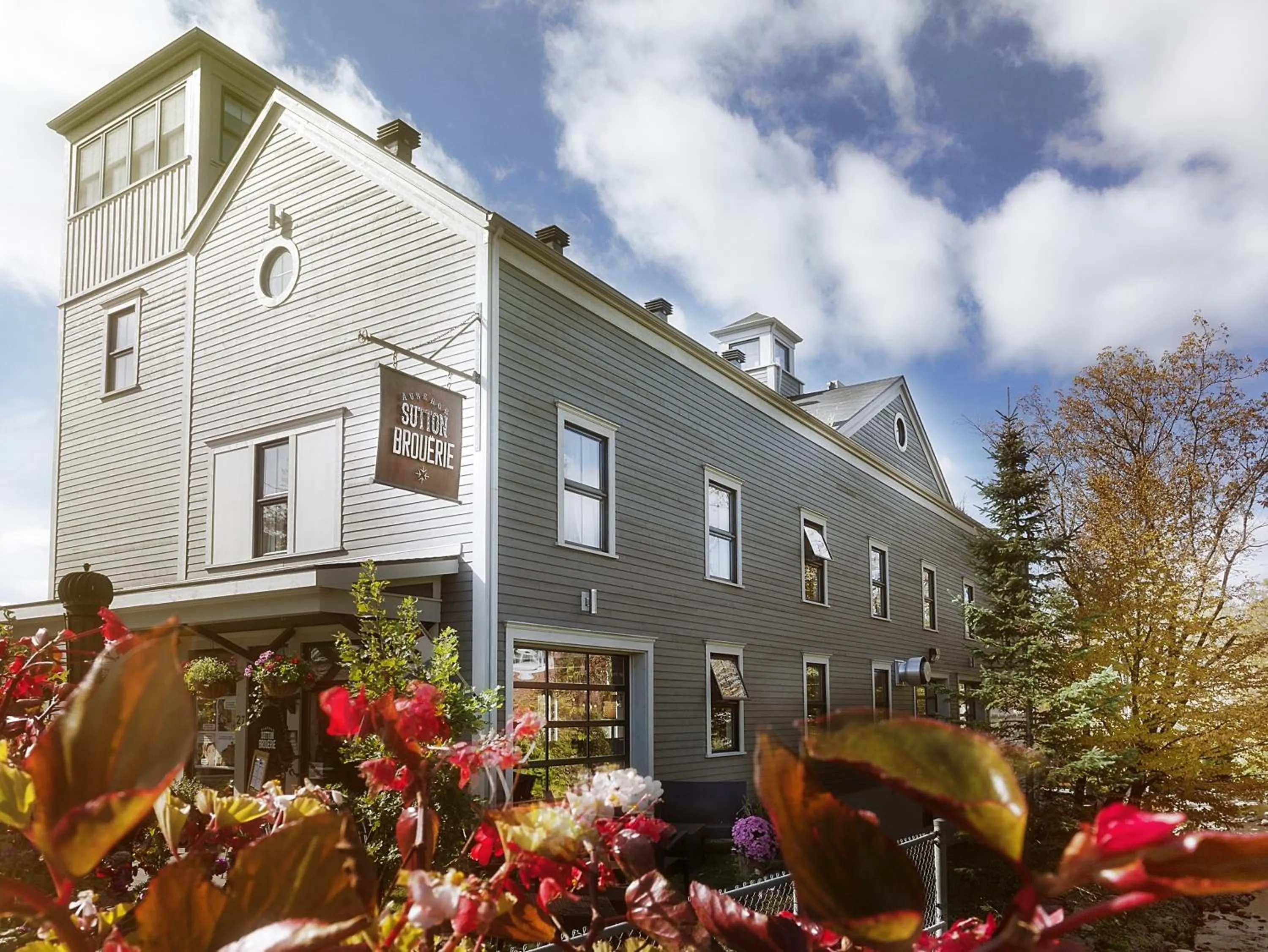 Property building in Auberge Sutton Brouerie