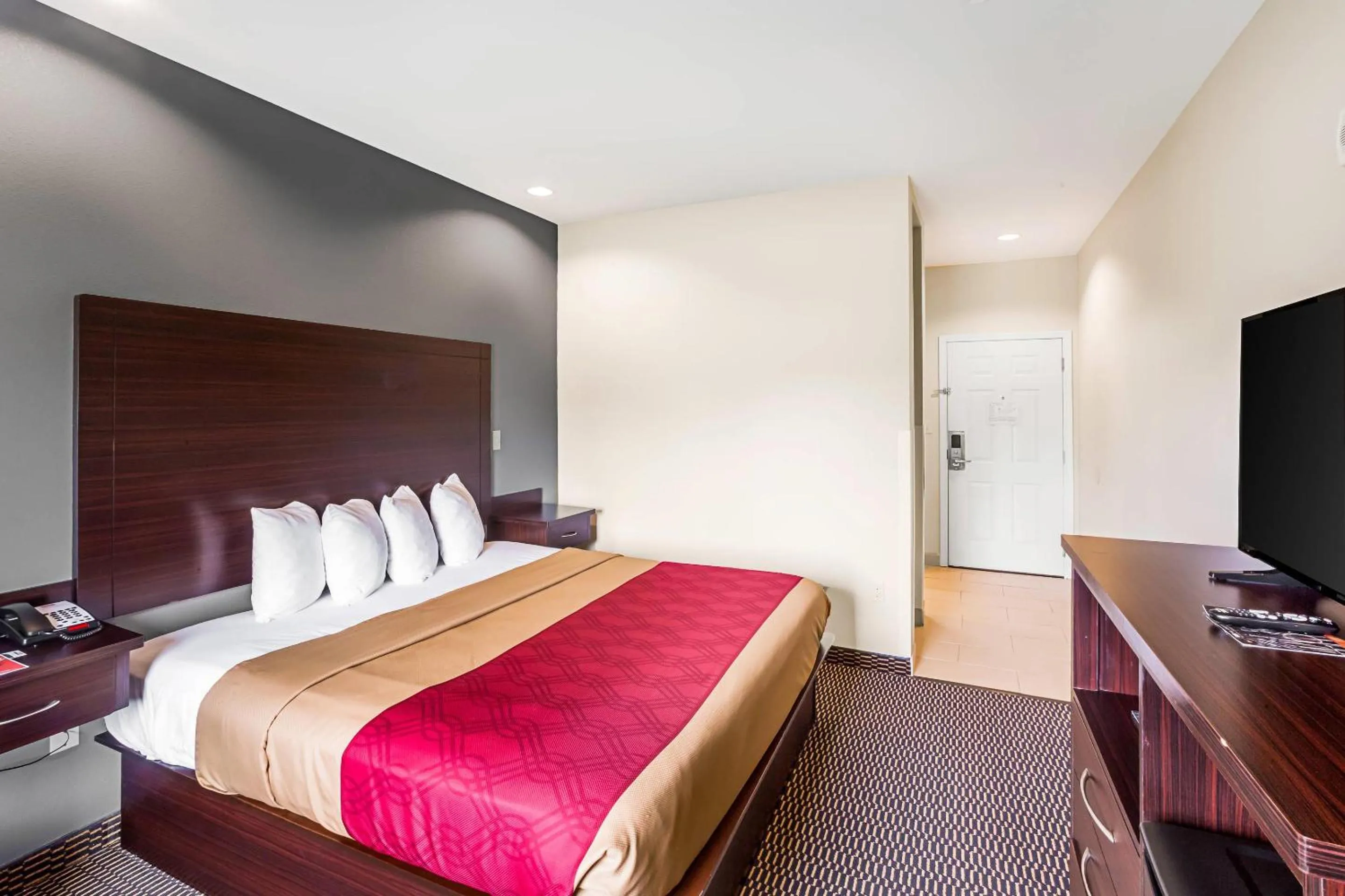 Bedroom, Bed in Econo Lodge Baton Rouge University Area