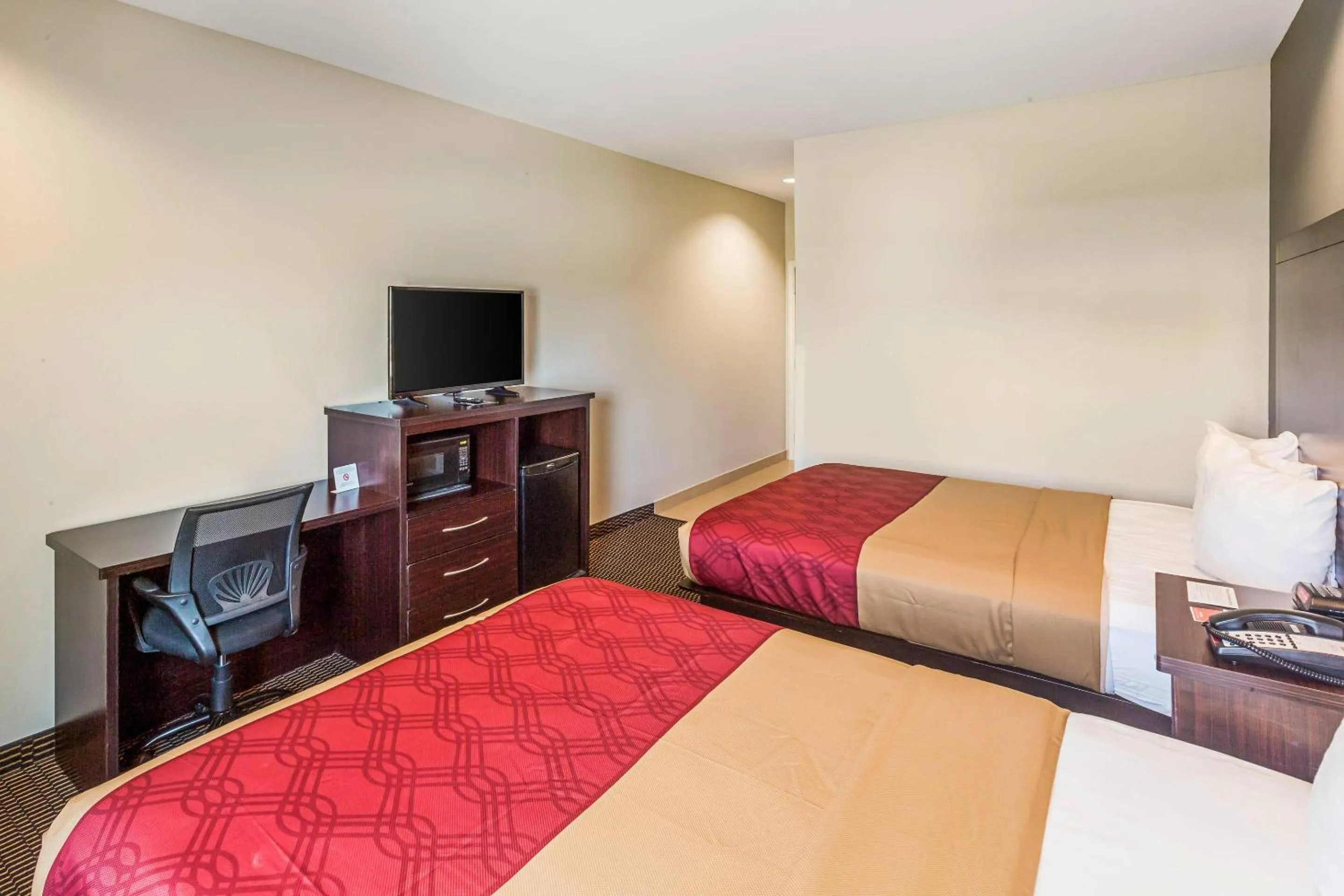 Bedroom, Bed in Econo Lodge Baton Rouge University Area