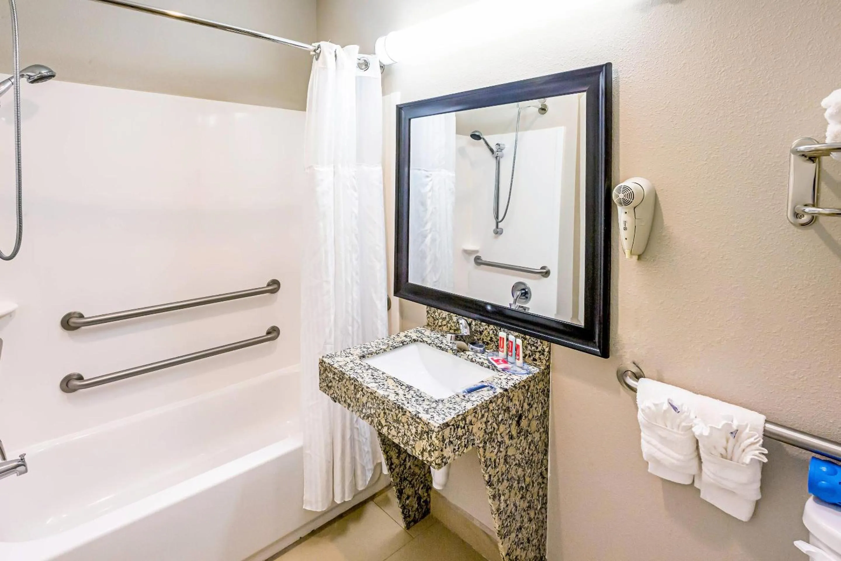 Bedroom in Econo Lodge Baton Rouge University Area