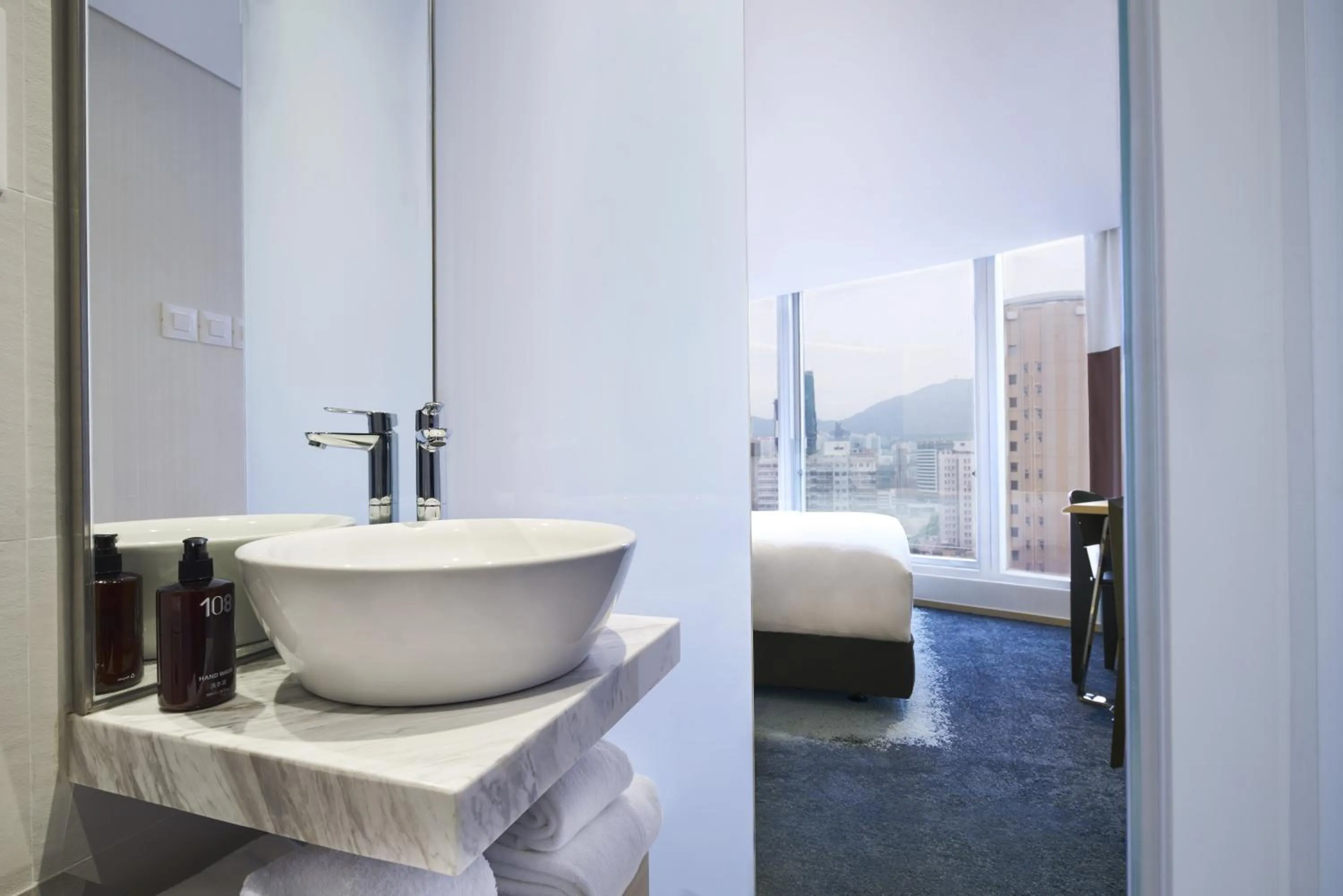 Bathroom, Bed in Hotel 108, Hong Kong