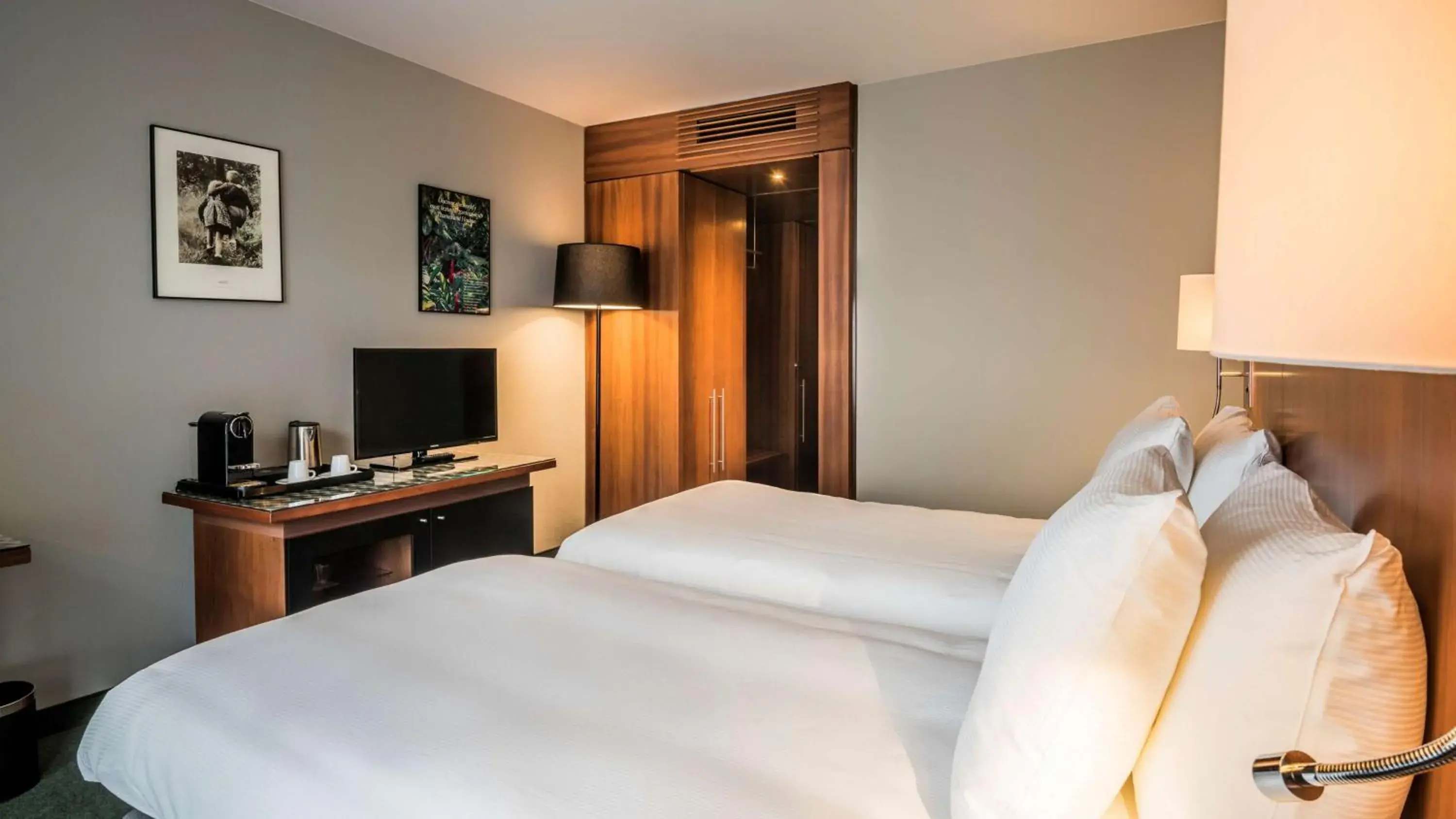 Photo of the whole room, Bed in NH Brussels EU Berlaymont Photo of the whole room, Bed in NH Brussels EU Berlaymont