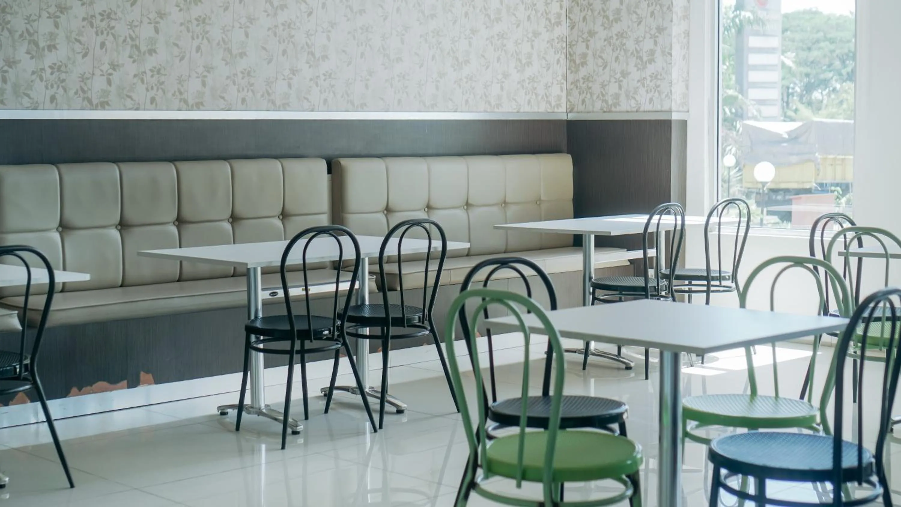 Restaurant/places to eat in Liberta Hotel Grand Sayang Makassar