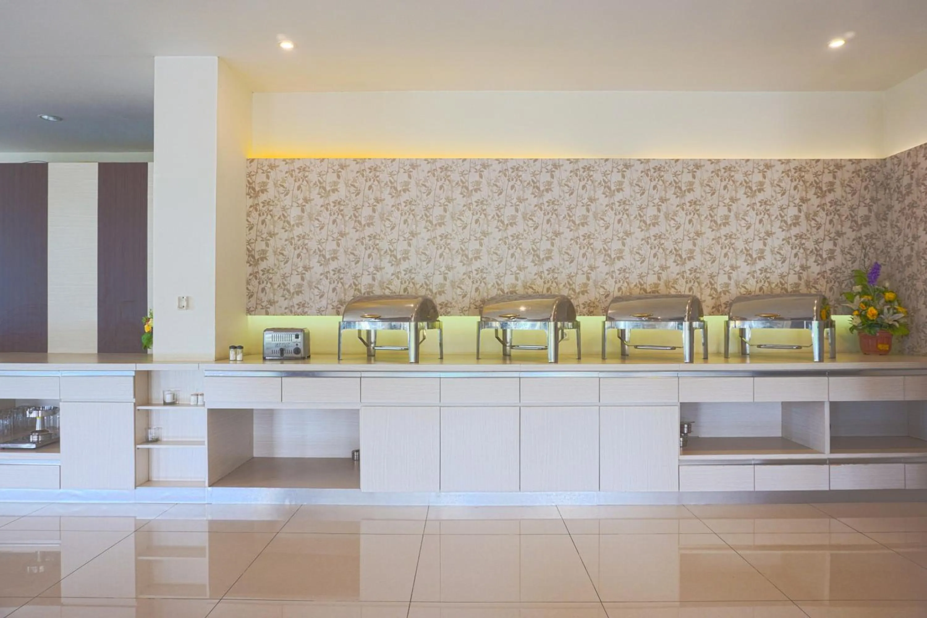 Dining area in Liberta Hotel Grand Sayang Makassar