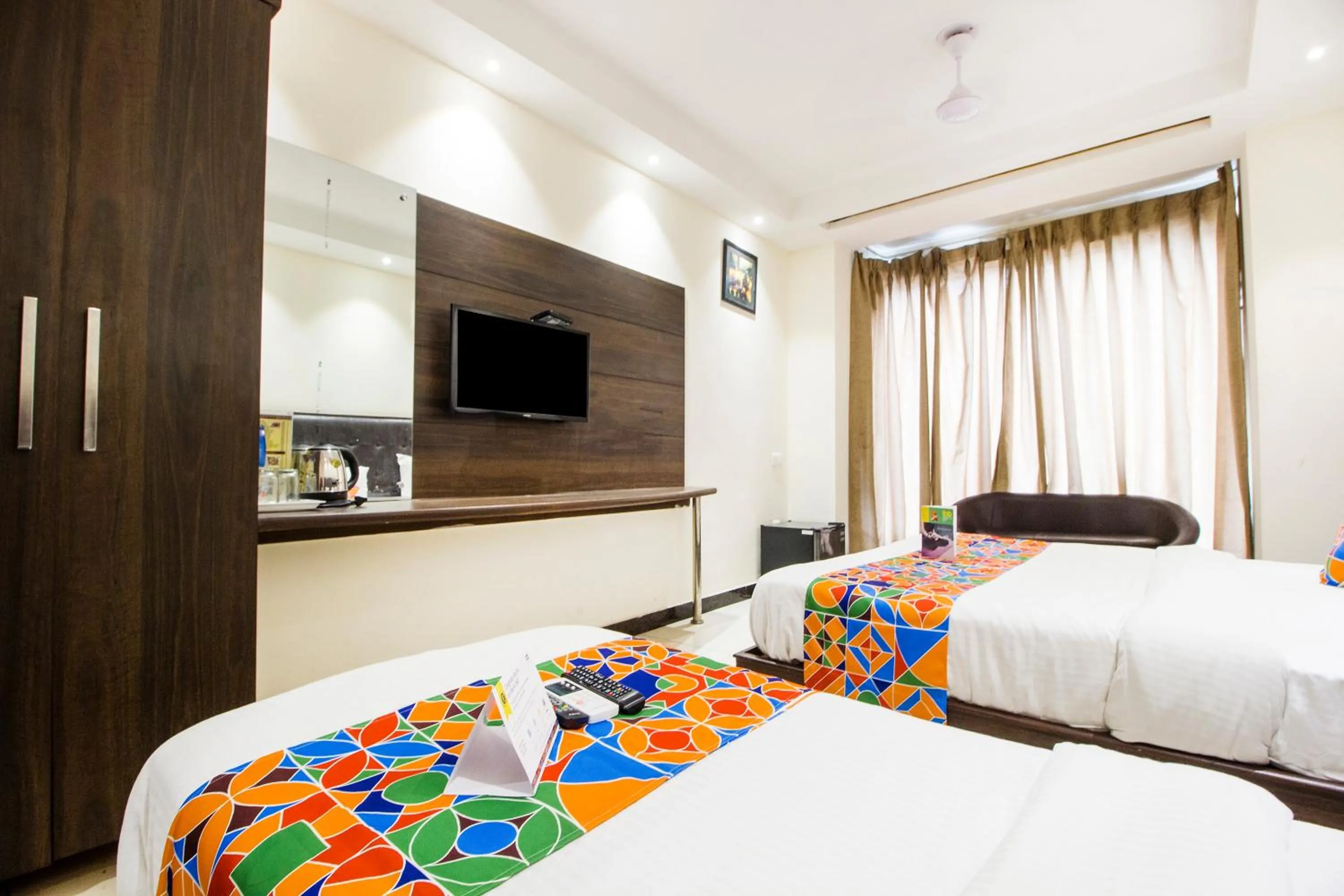 Bed in FabExpress Le Continental - Nr New Delhi Railway Station