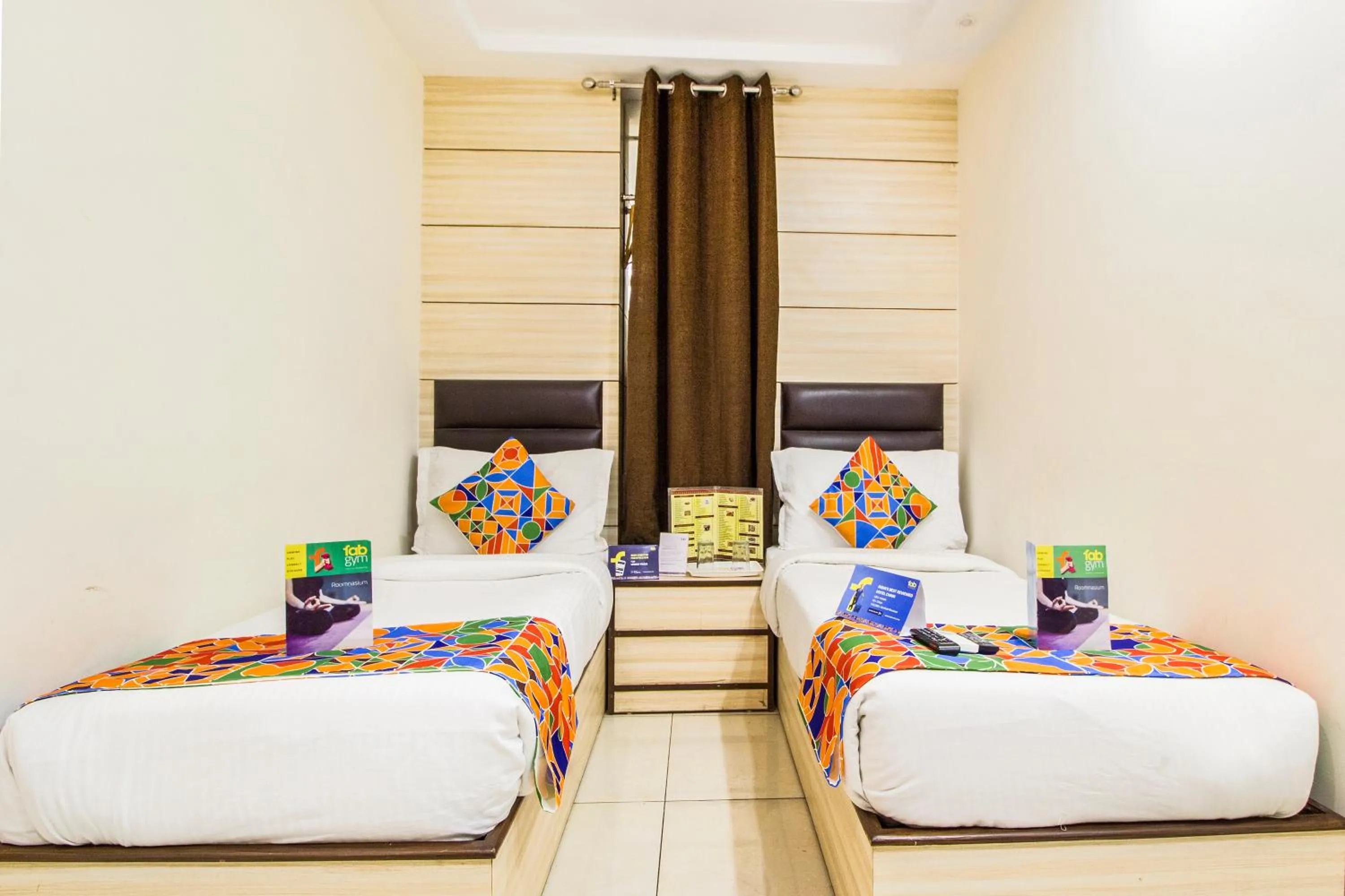 Bed in FabExpress Le Continental - Nr New Delhi Railway Station