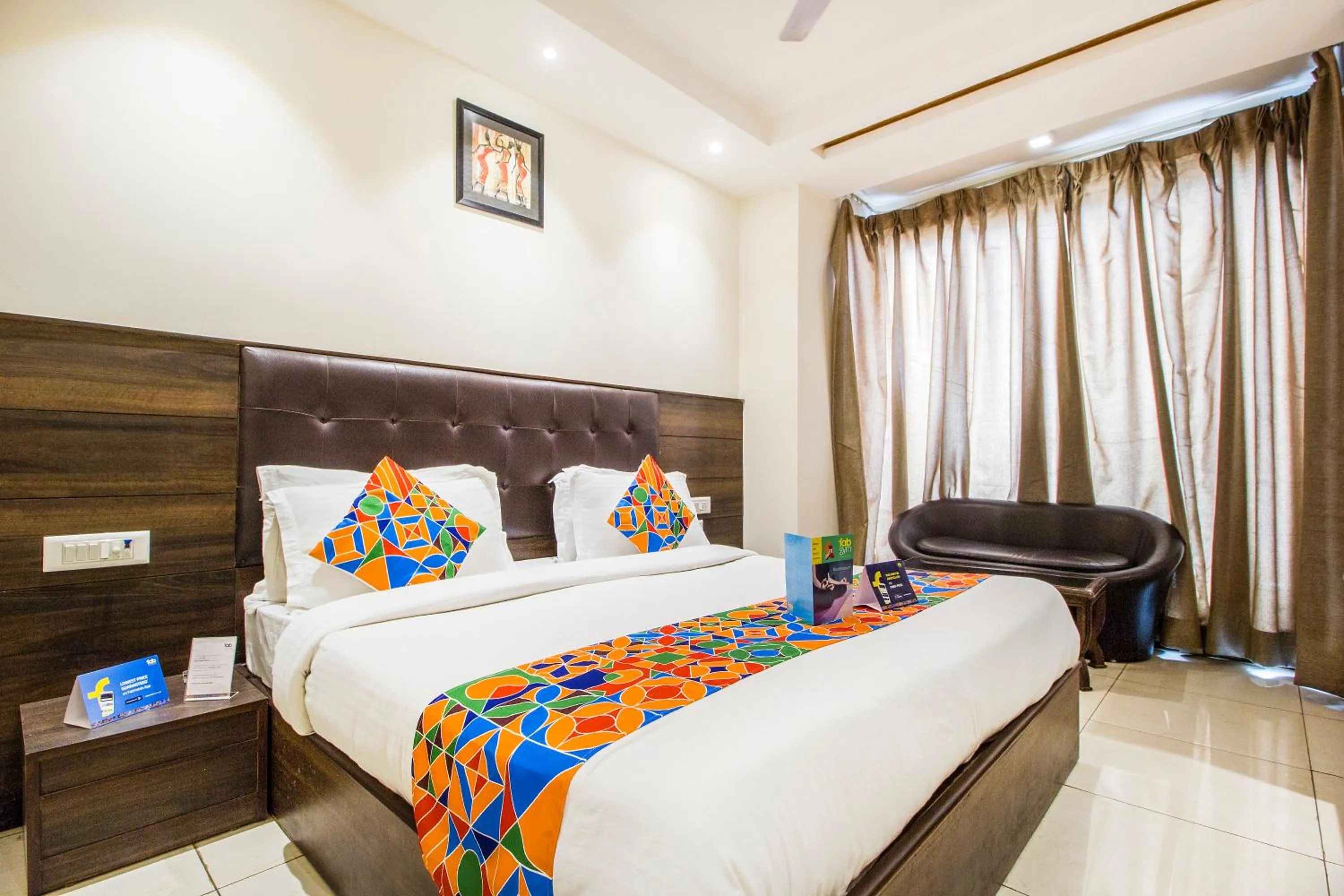 Bed in FabExpress Le Continental - Nr New Delhi Railway Station