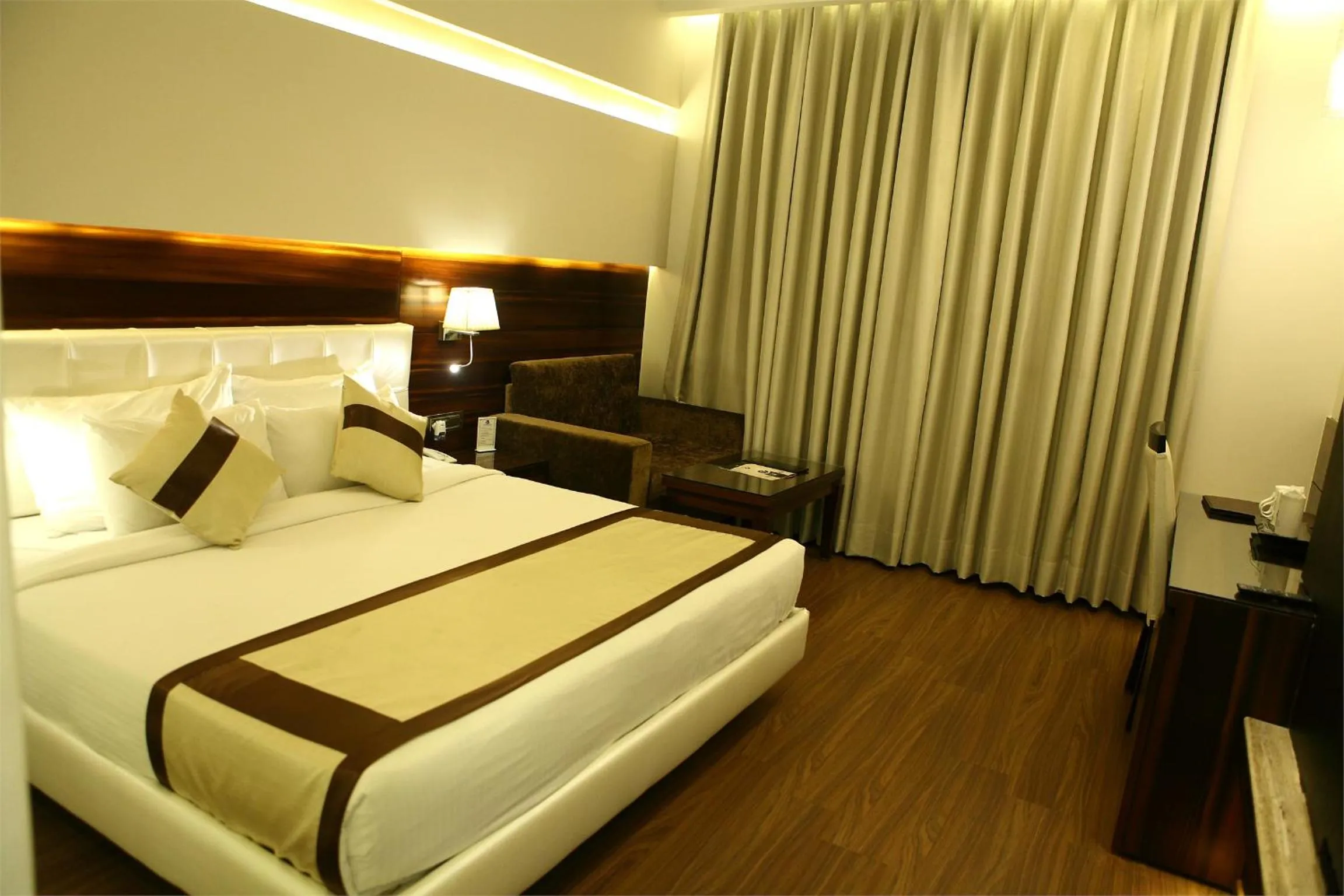 Bedroom, Bed in Viceroy Inn Dehradun