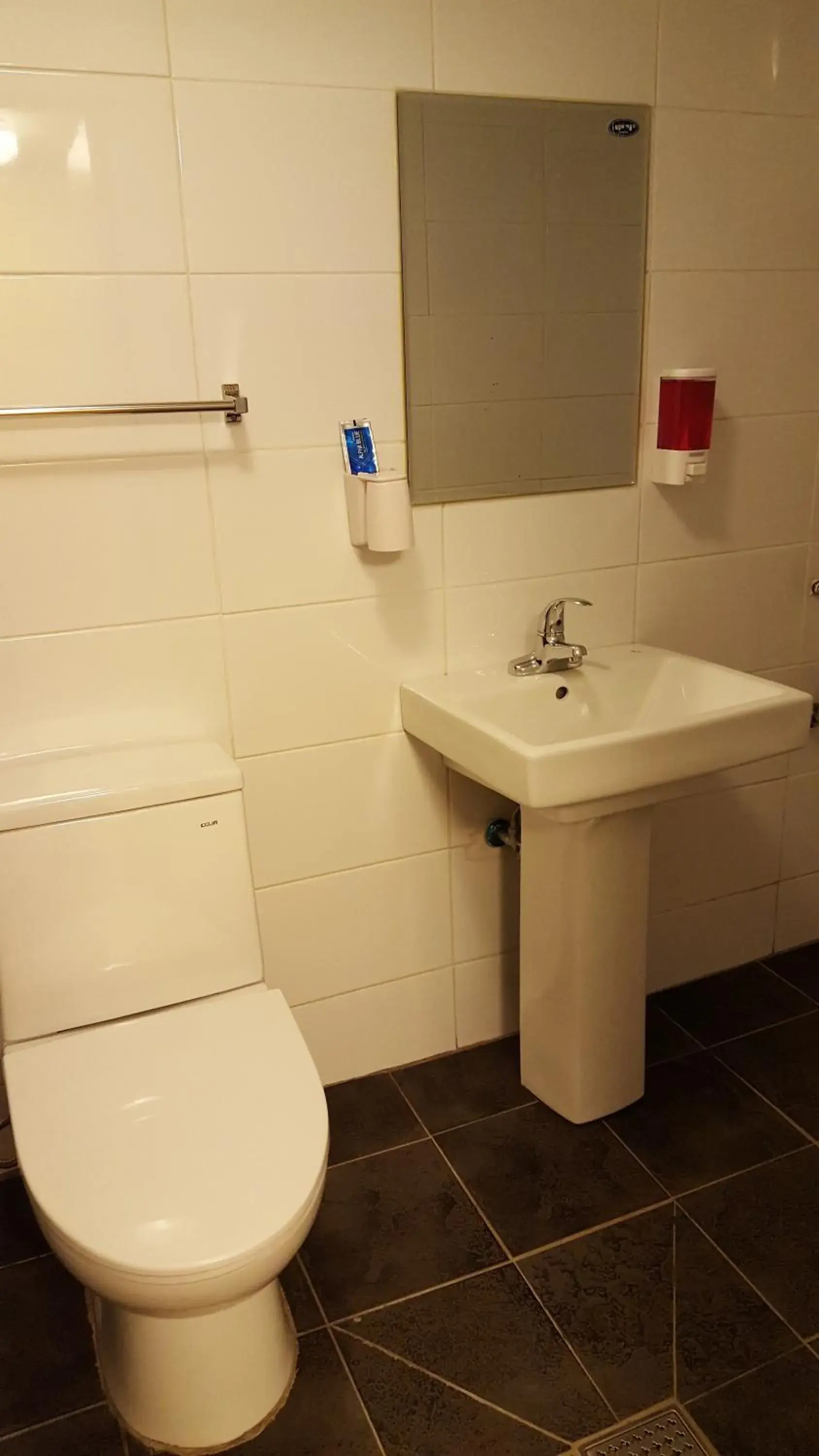 Triple Room with Private Bathroom in Seri Inn Guesthouse Triple Room with Private Bathroom in Seri Inn Guesthouse