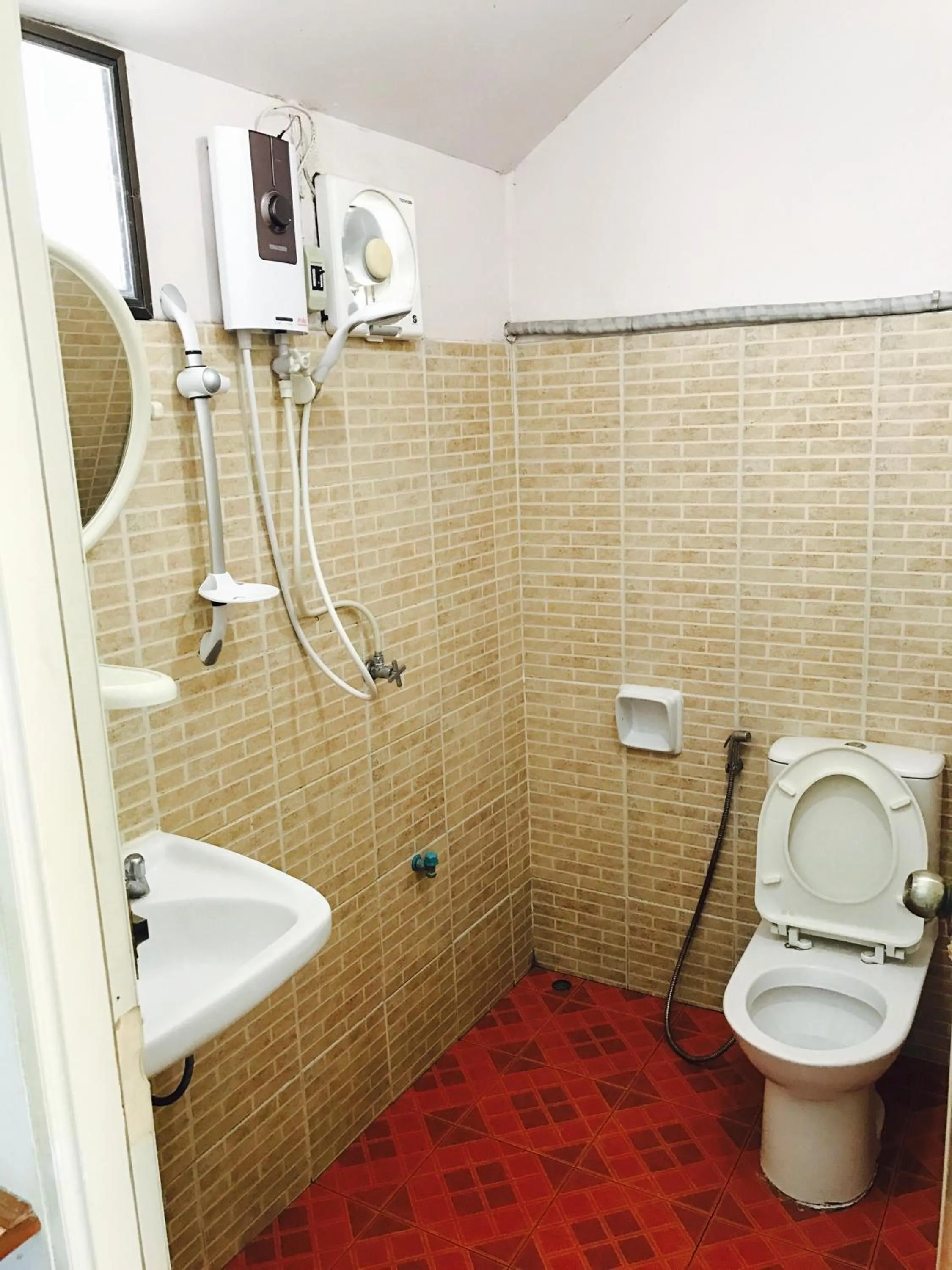 Shower in Orchid House