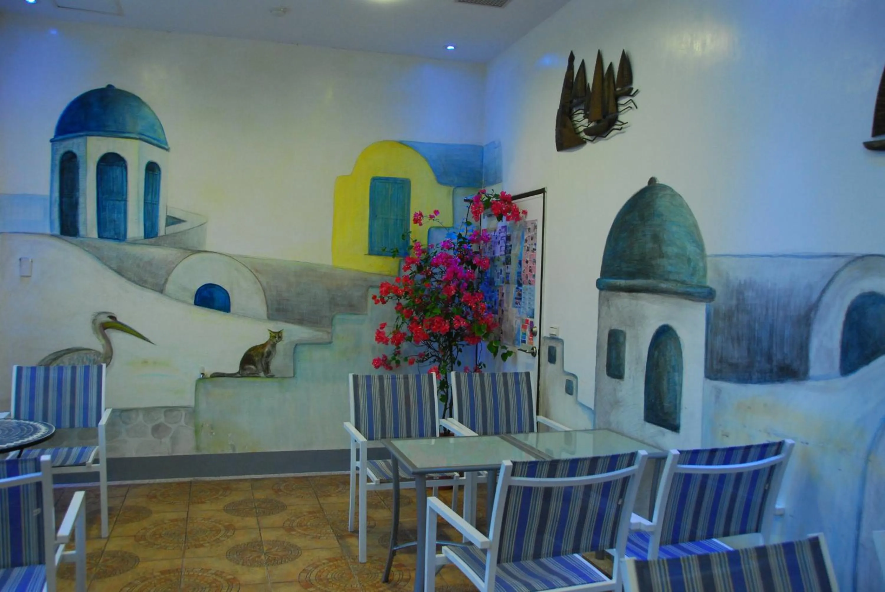 Communal lounge/ TV room in Hotel Bayview