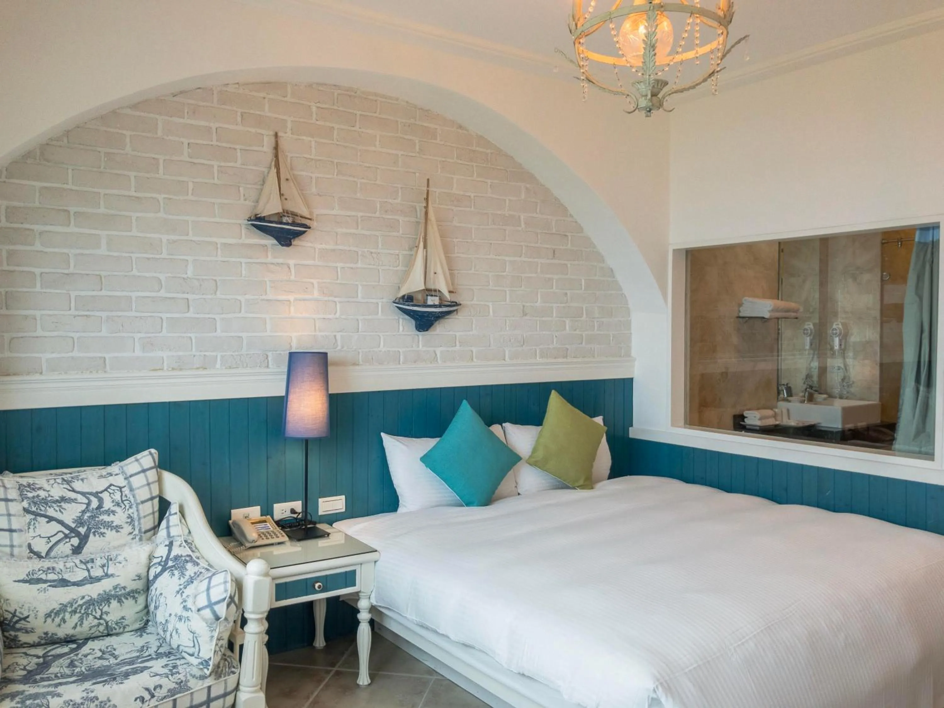 Decorative detail, Bed in Hotel Bayview