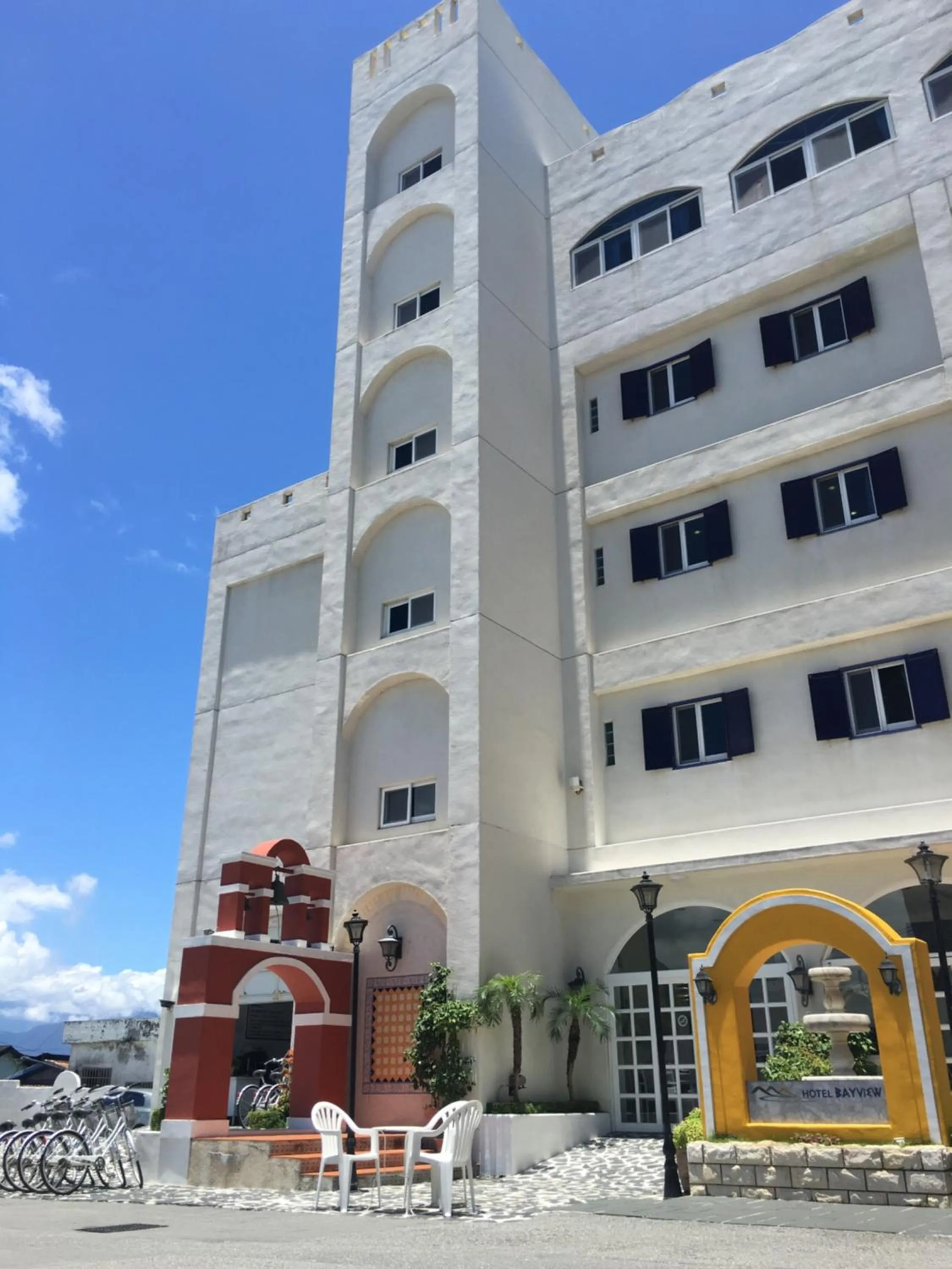 Facade/entrance in Hotel Bayview