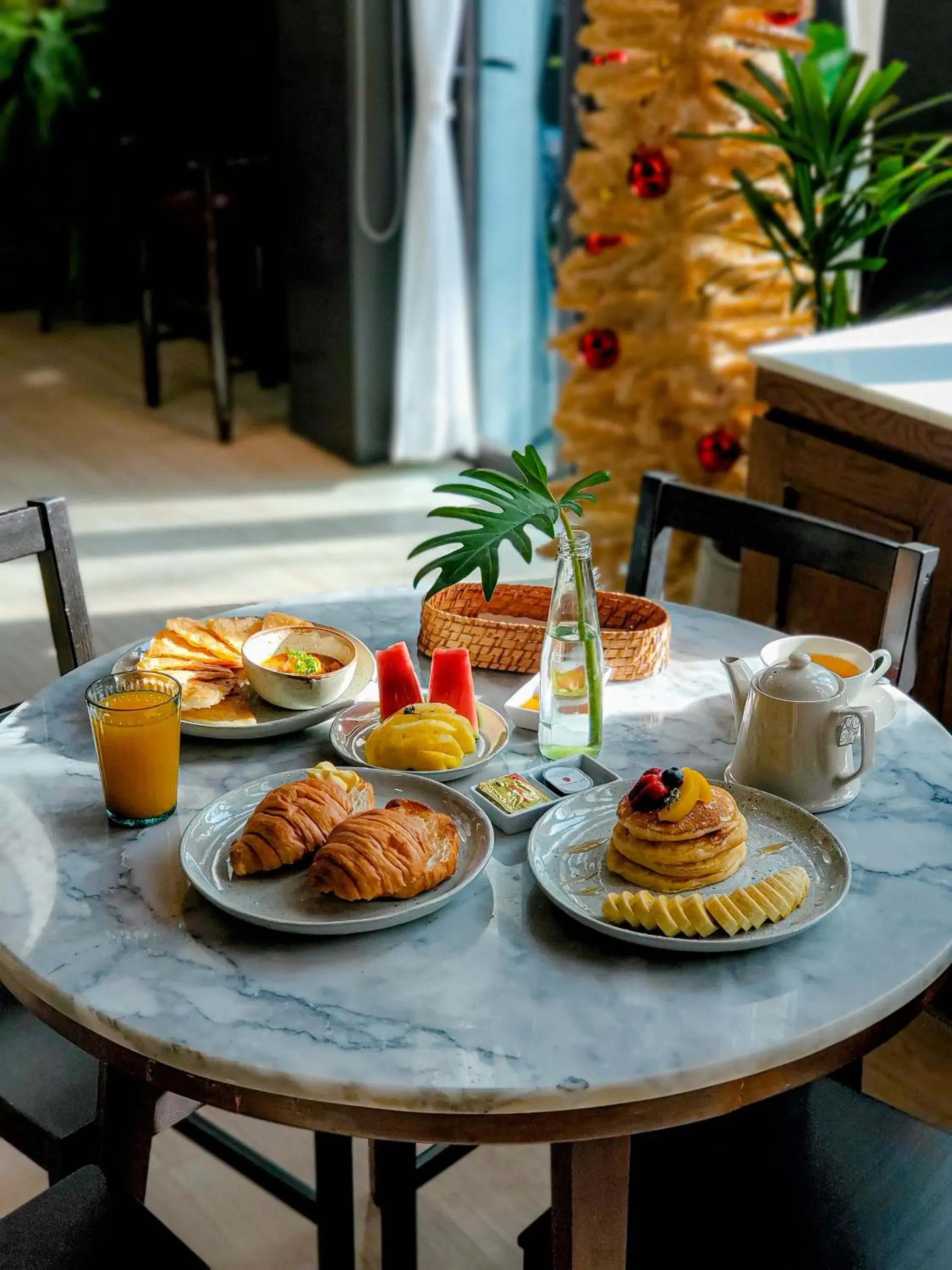 Food and drinks in Saturdays Residence by Brown Starling Food and drinks in Saturdays Residence by Brown Starling