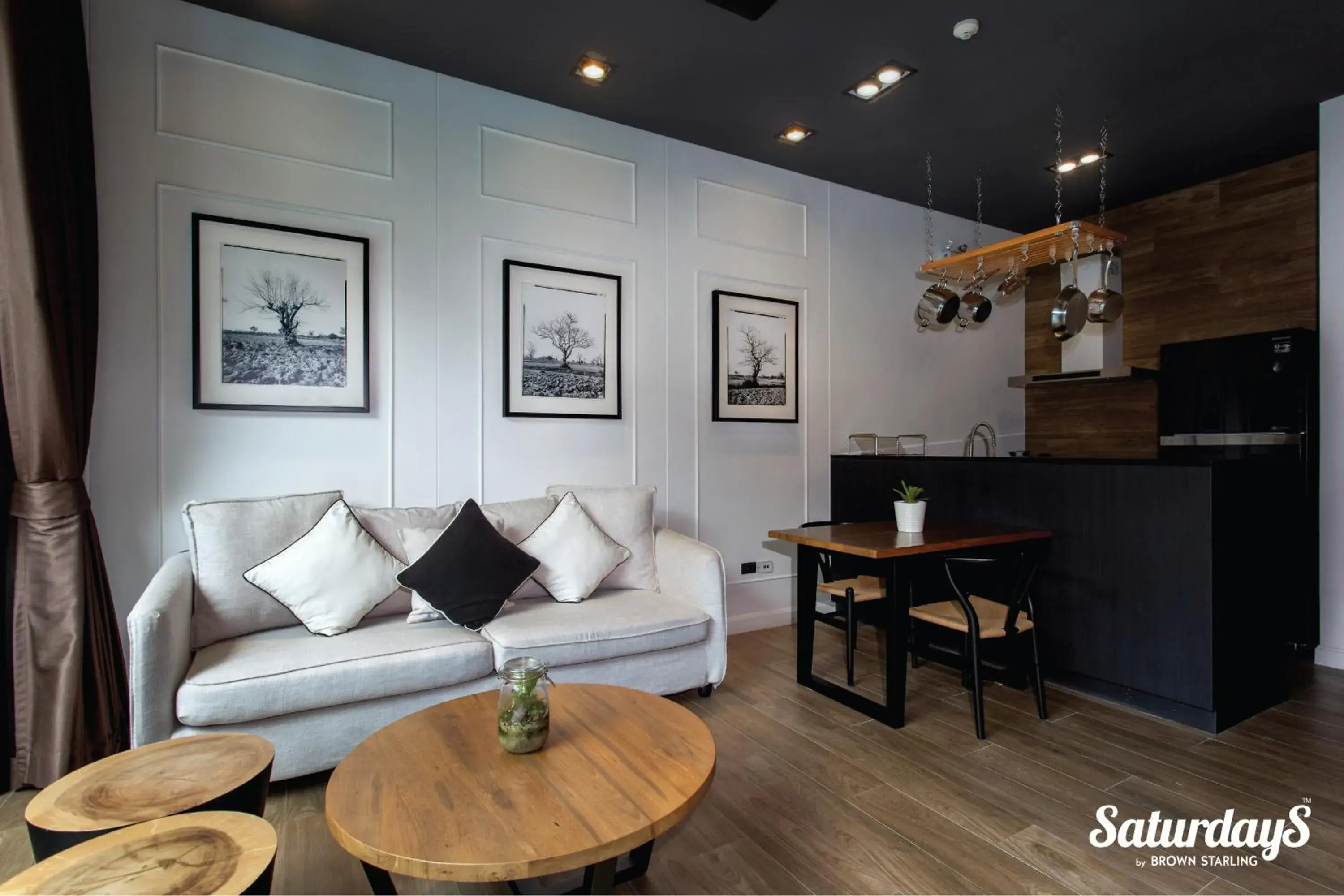 Living room in Saturdays Residence by Brown Starling Living room in Saturdays Residence by Brown Starling