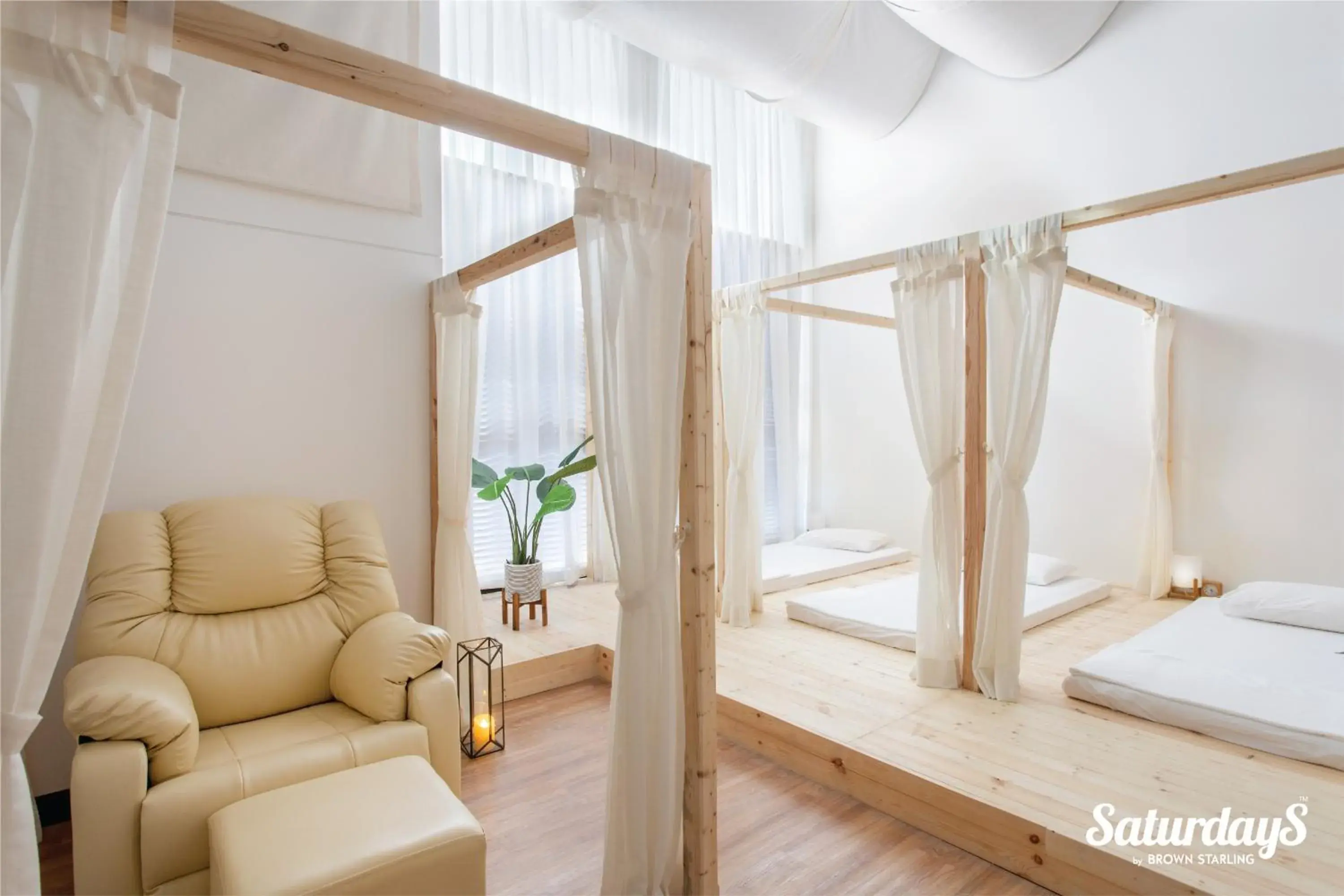 Massage, Bed in Saturdays Residence by Brown Starling Massage, Bed in Saturdays Residence by Brown Starling