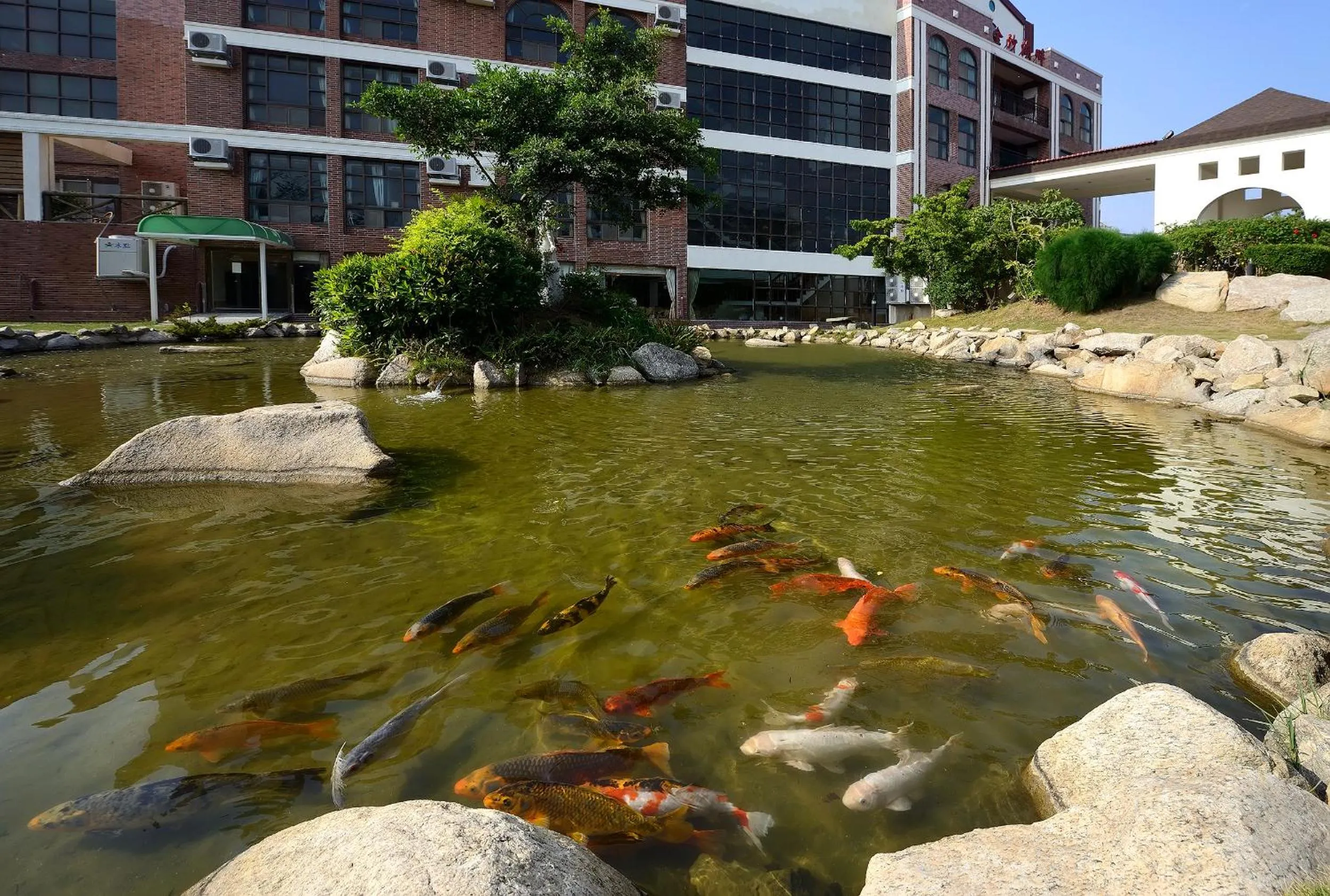 Area and facilities in Jinsa Lakeside View Resort