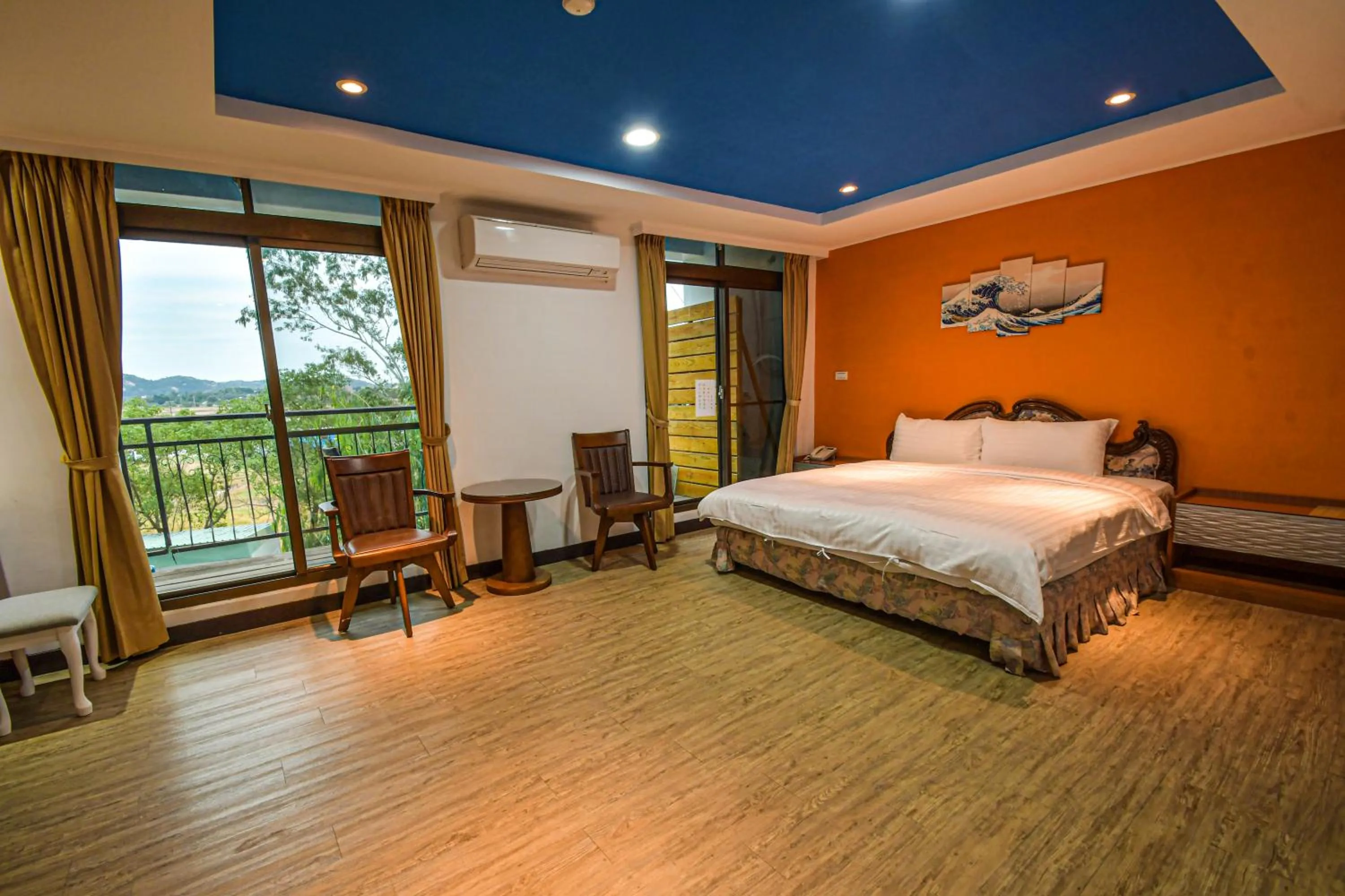 Bed in Jinsa Lakeside View Resort
