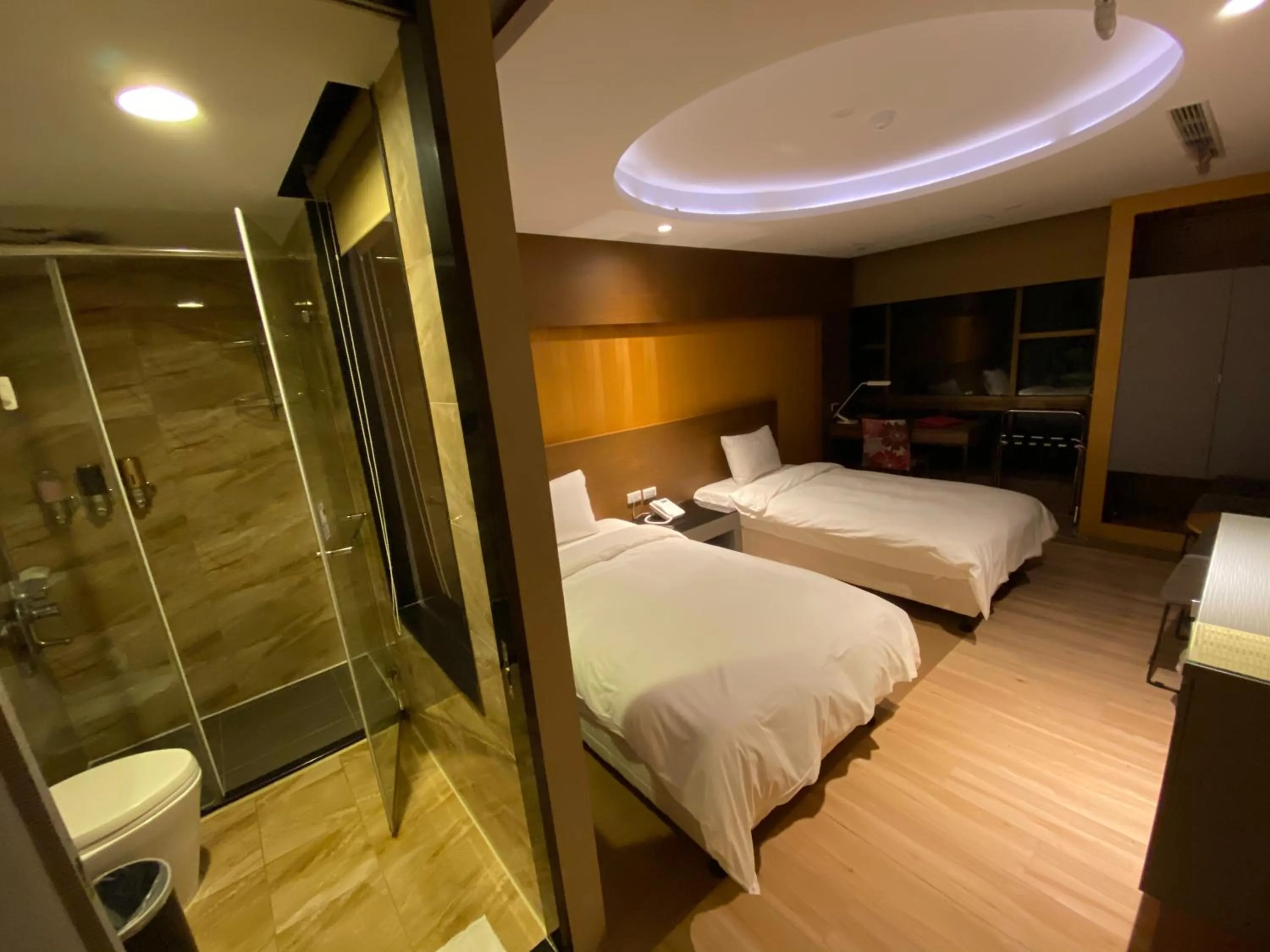 Bed in Jinsa Lakeside View Resort