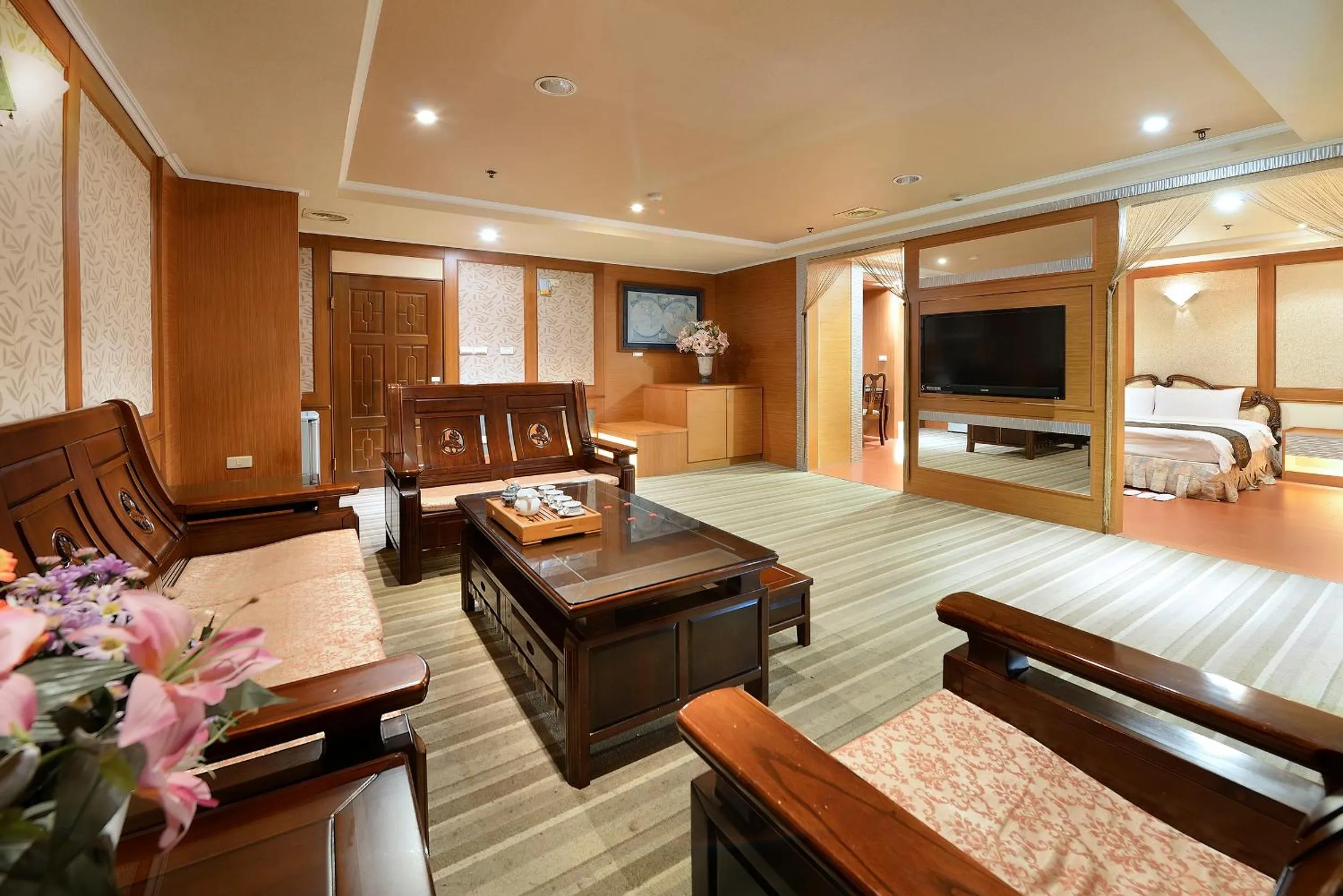 Bed in Jinsa Lakeside View Resort