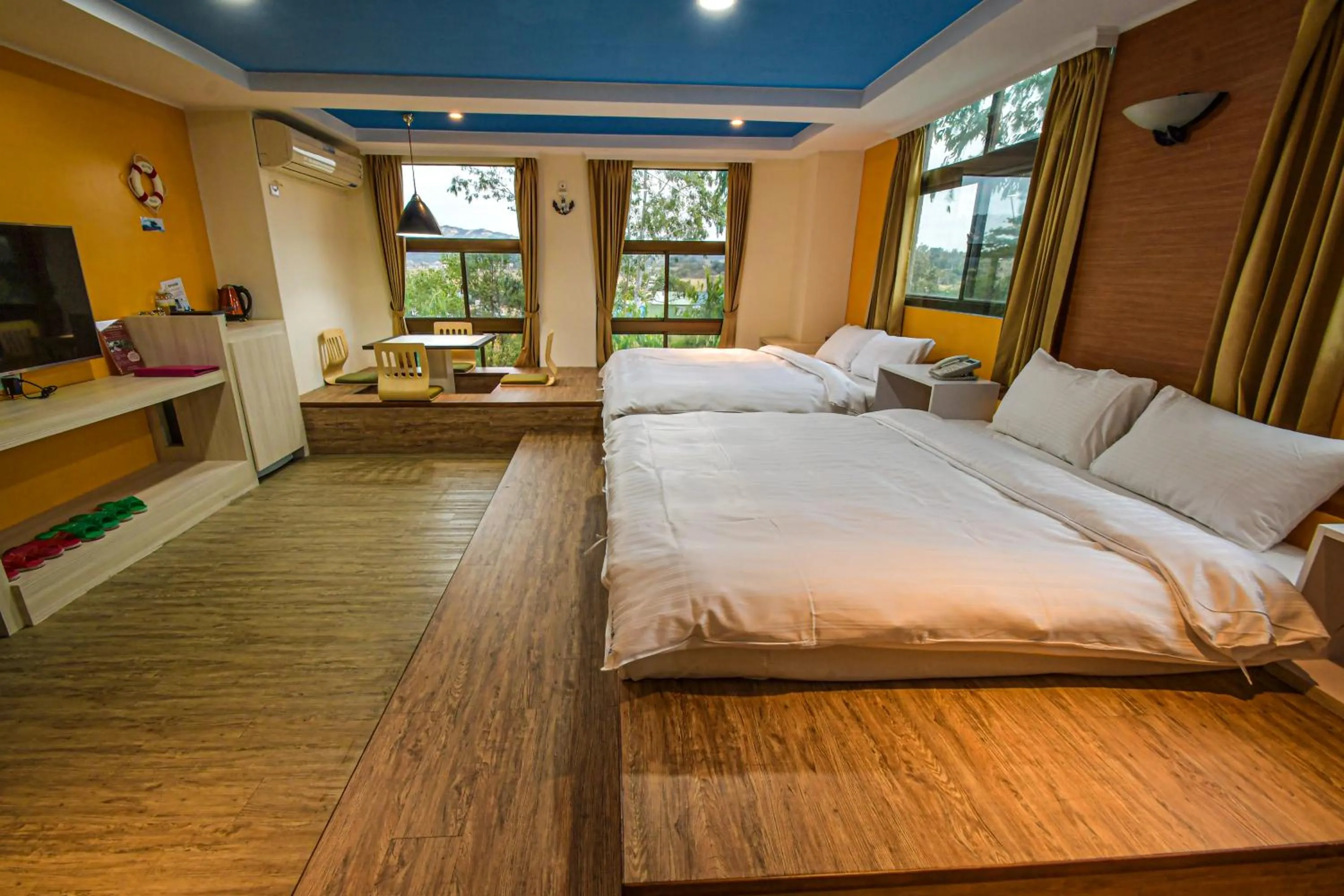 Bed in Jinsa Lakeside View Resort